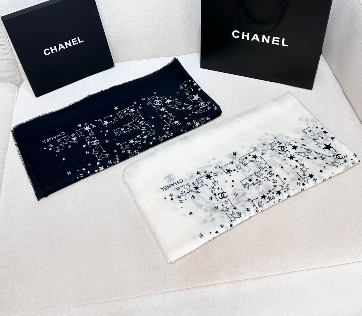 Chanel一比一星座圖騰白色方巾 天文設計輕紗圍巾|超A仿原單精品圖片 7 Chanel一比一星座圖騰白色方巾 天文設計輕紗圍巾|歐美奢侈品精品推薦