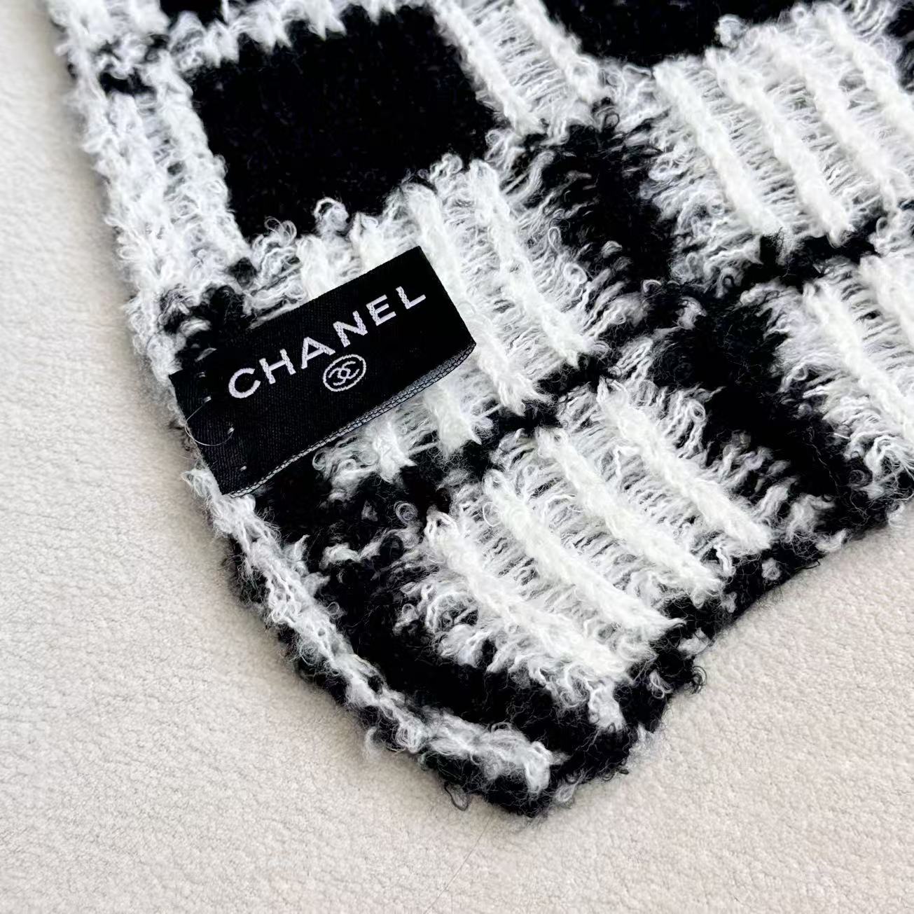 Chanel高仿格紋毛線圍巾 黑白方格設計冬季保暖圍脖|超A仿原單精品圖片 8 Chanel高仿格紋毛線圍巾 黑白方格設計冬季保暖圍脖|歐美奢侈品精品推薦