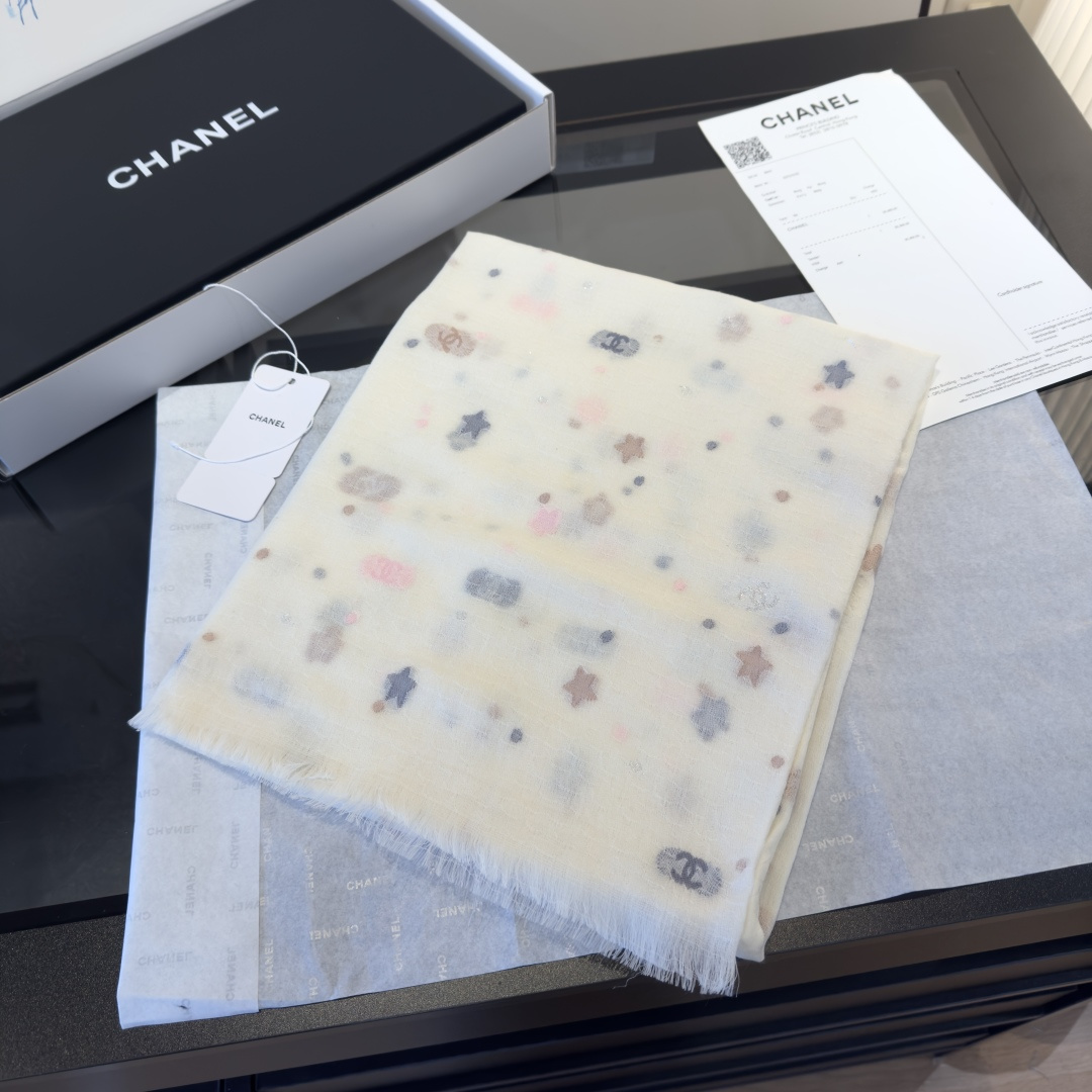 Chanel原單圍巾 米白碎花圖樣設計 夢幻色調柔紗款|超A仿原單精品圖片 14 Chanel原單圍巾 米白碎花圖樣設計 夢幻色調柔紗款|歐美奢侈品精品推薦
