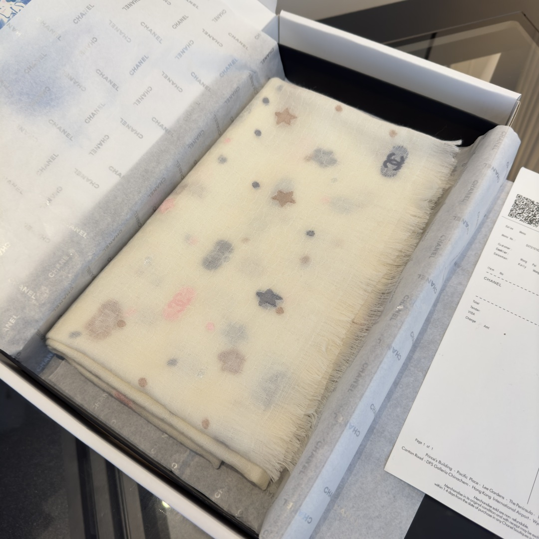 Chanel原單圍巾 米白碎花圖樣設計 夢幻色調柔紗款|超A仿原單精品圖片 13 Chanel原單圍巾 米白碎花圖樣設計 夢幻色調柔紗款|歐美奢侈品精品推薦