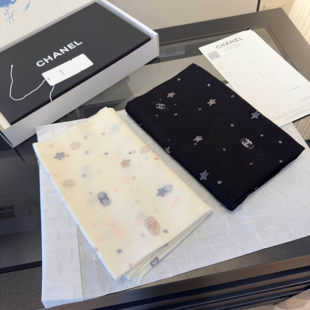 Chanel原單圍巾 米白碎花圖樣設計 夢幻色調柔紗款|超A仿原單精品圖片 11 Chanel原單圍巾 米白碎花圖樣設計 夢幻色調柔紗款|歐美奢侈品精品推薦