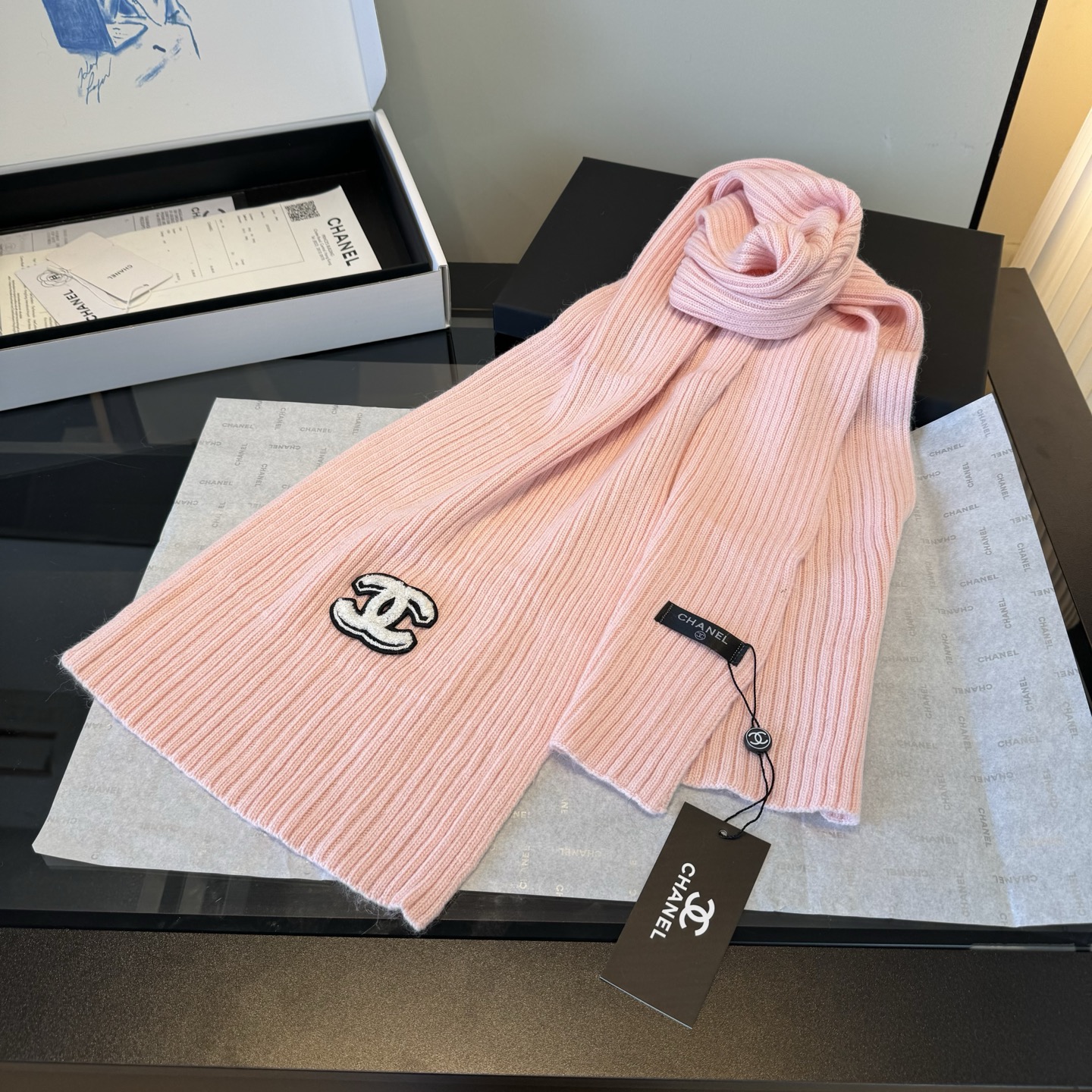Chanel高仿粉色針織圍巾帽子手套三件組 雙C刺繡冬日推薦|超A仿原單精品圖片 10 Chanel高仿粉色針織圍巾帽子手套三件組 雙C刺繡冬日推薦|歐美奢侈品精品推薦