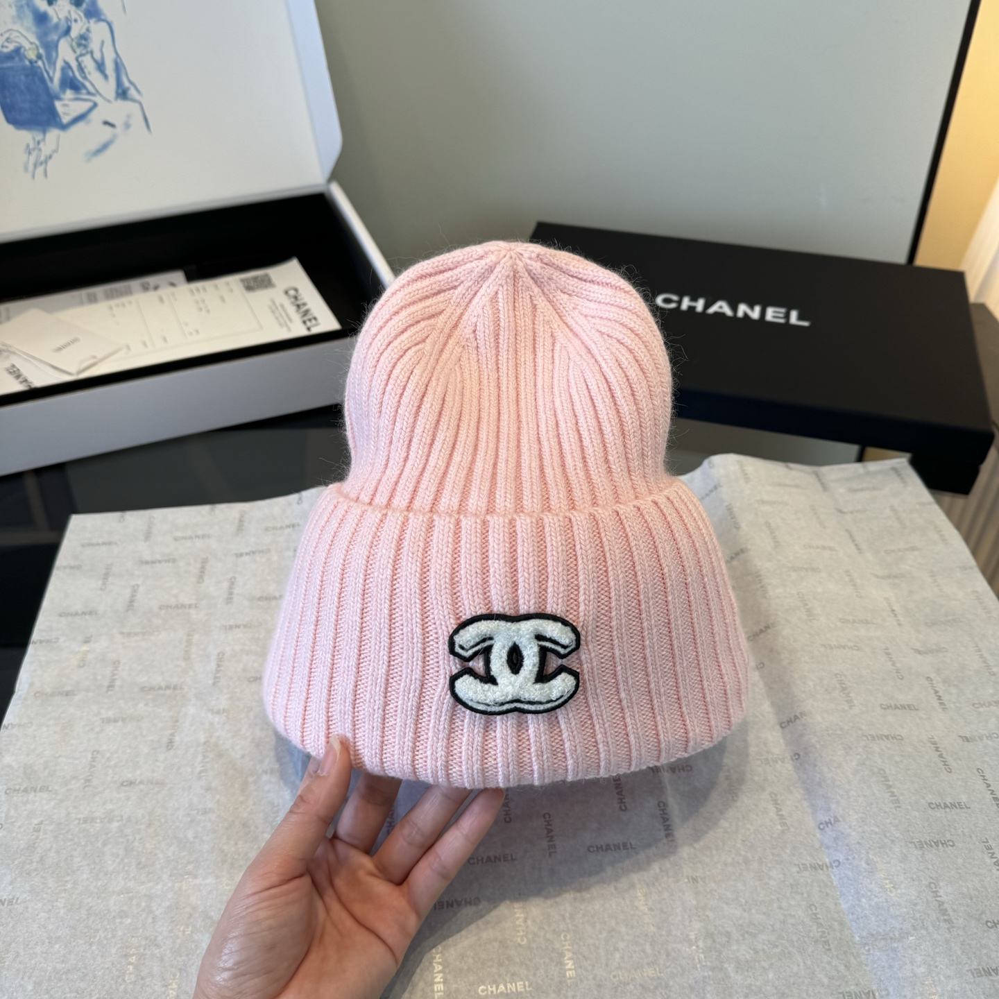 Chanel高仿粉色針織圍巾帽子手套三件組 雙C刺繡冬日推薦|超A仿原單精品圖片 9 Chanel高仿粉色針織圍巾帽子手套三件組 雙C刺繡冬日推薦|歐美奢侈品精品推薦