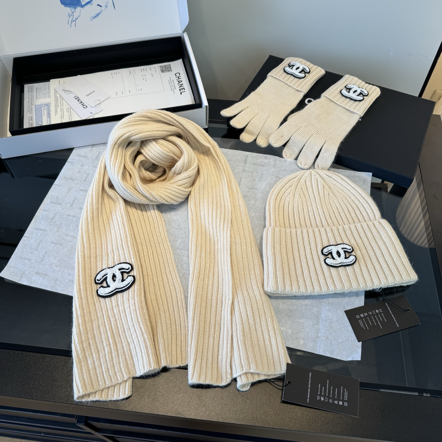 Chanel A貨針織三件組 米杏色雙C刺繡冬季保暖套組