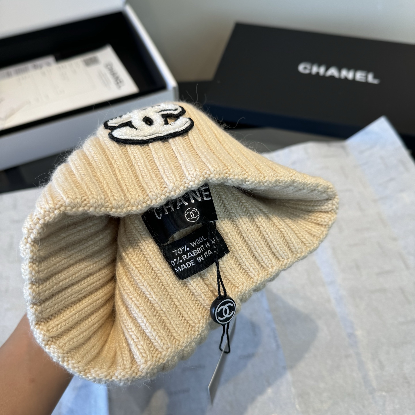 Chanel A貨針織三件組 米杏色雙C刺繡冬季保暖套組｜歐美奢侈品精品推薦