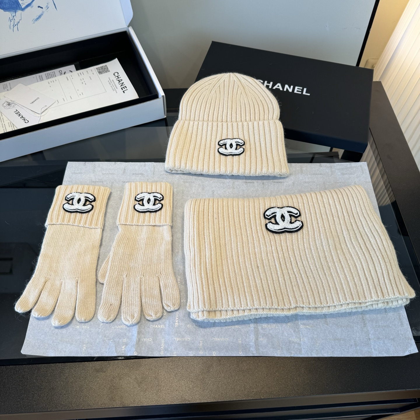 Chanel A貨針織三件組 米杏色雙C刺繡冬季保暖套組｜歐美奢侈品精品推薦