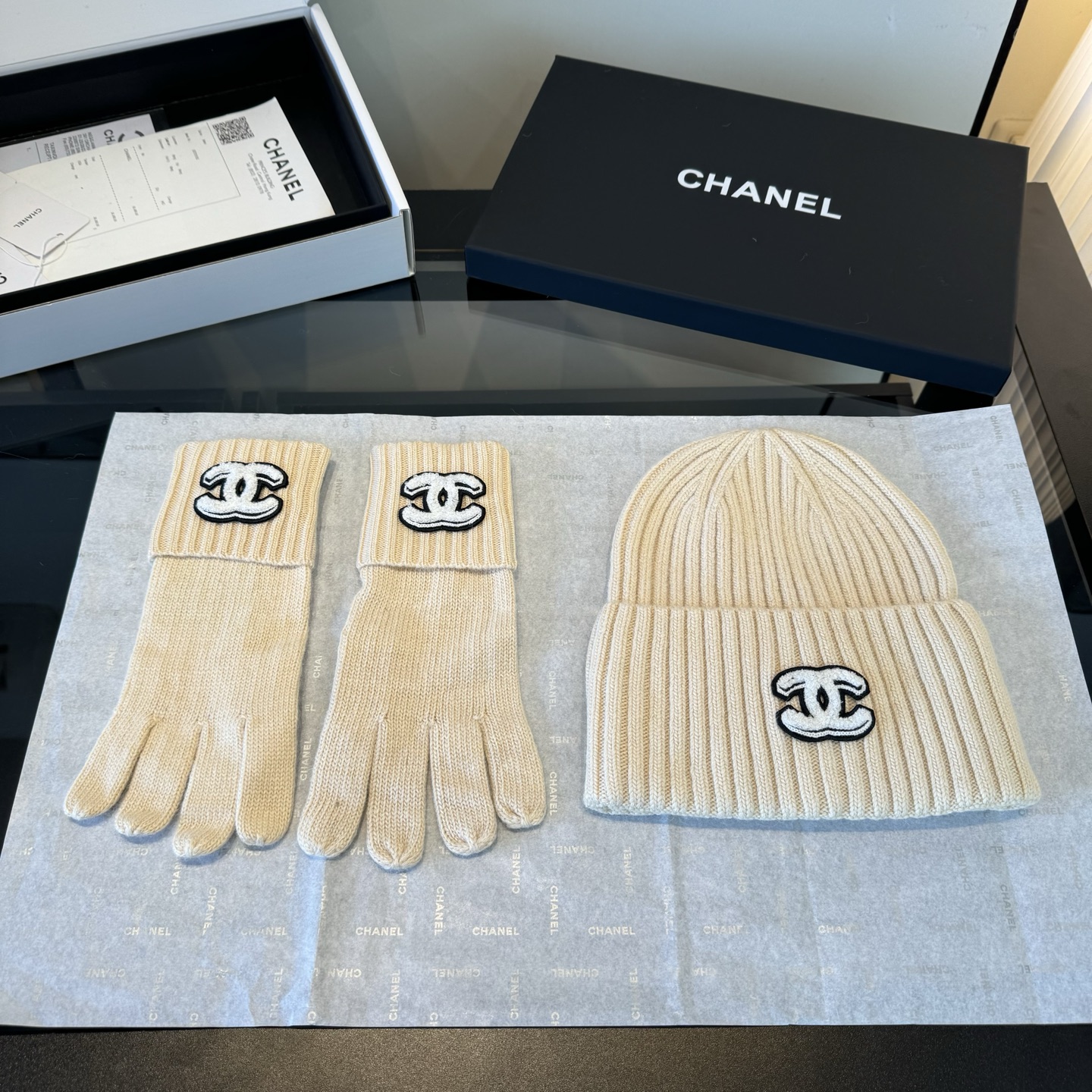 Chanel A貨針織三件組 米杏色雙C刺繡冬季保暖套組｜歐美奢侈品精品推薦