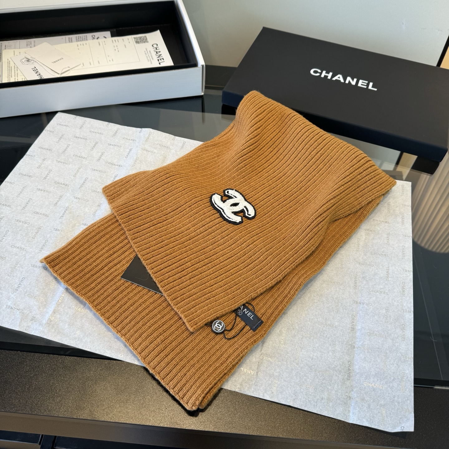 Chanel原單等級圍巾手套帽三件組 焦糖色冬季復古時尚款|超A仿原單精品圖片 12 Chanel原單等級圍巾手套帽三件組 焦糖色冬季復古時尚款|歐美奢侈品精品推薦