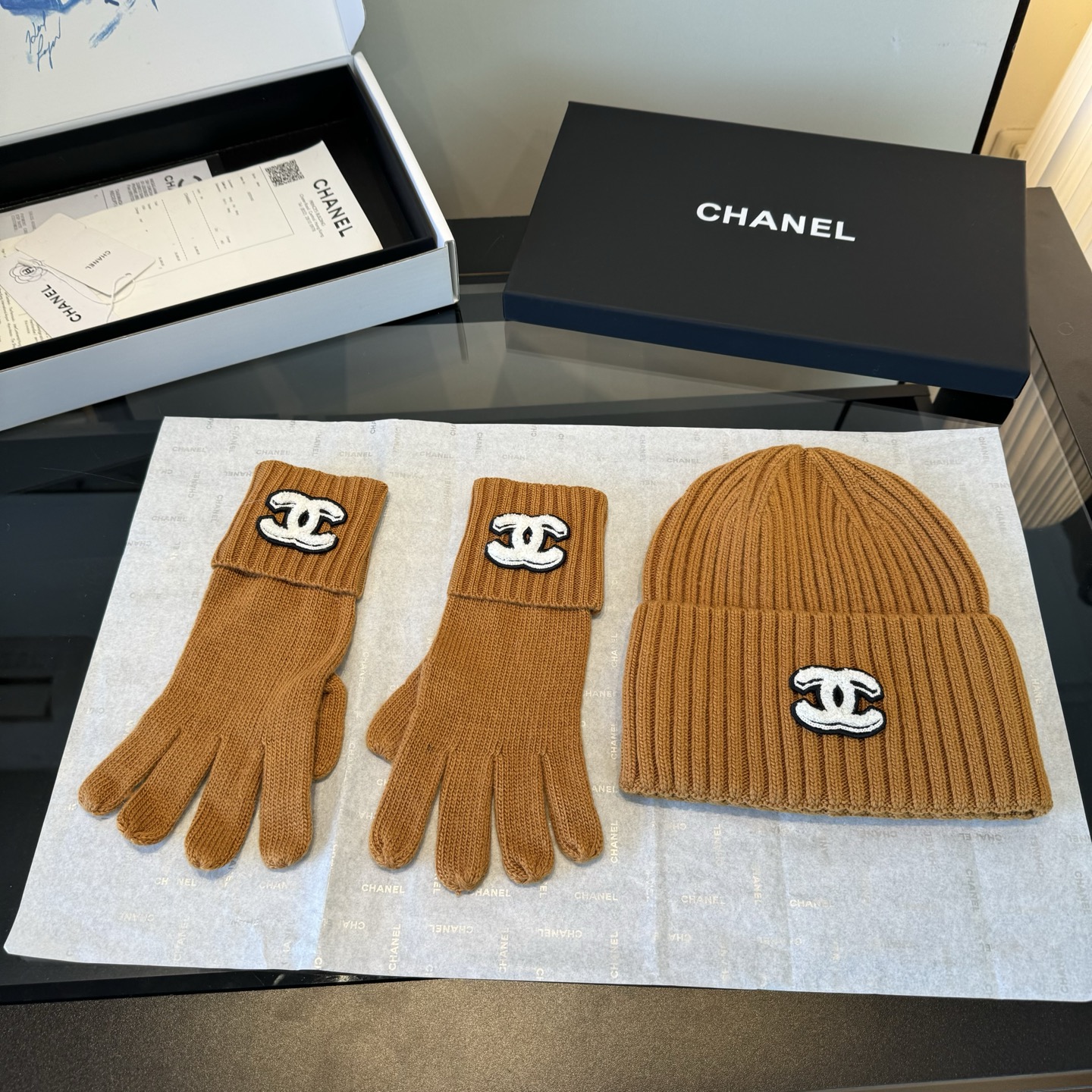 Chanel原單等級圍巾手套帽三件組 焦糖色冬季復古時尚款|超A仿原單精品圖片 11 Chanel原單等級圍巾手套帽三件組 焦糖色冬季復古時尚款|歐美奢侈品精品推薦