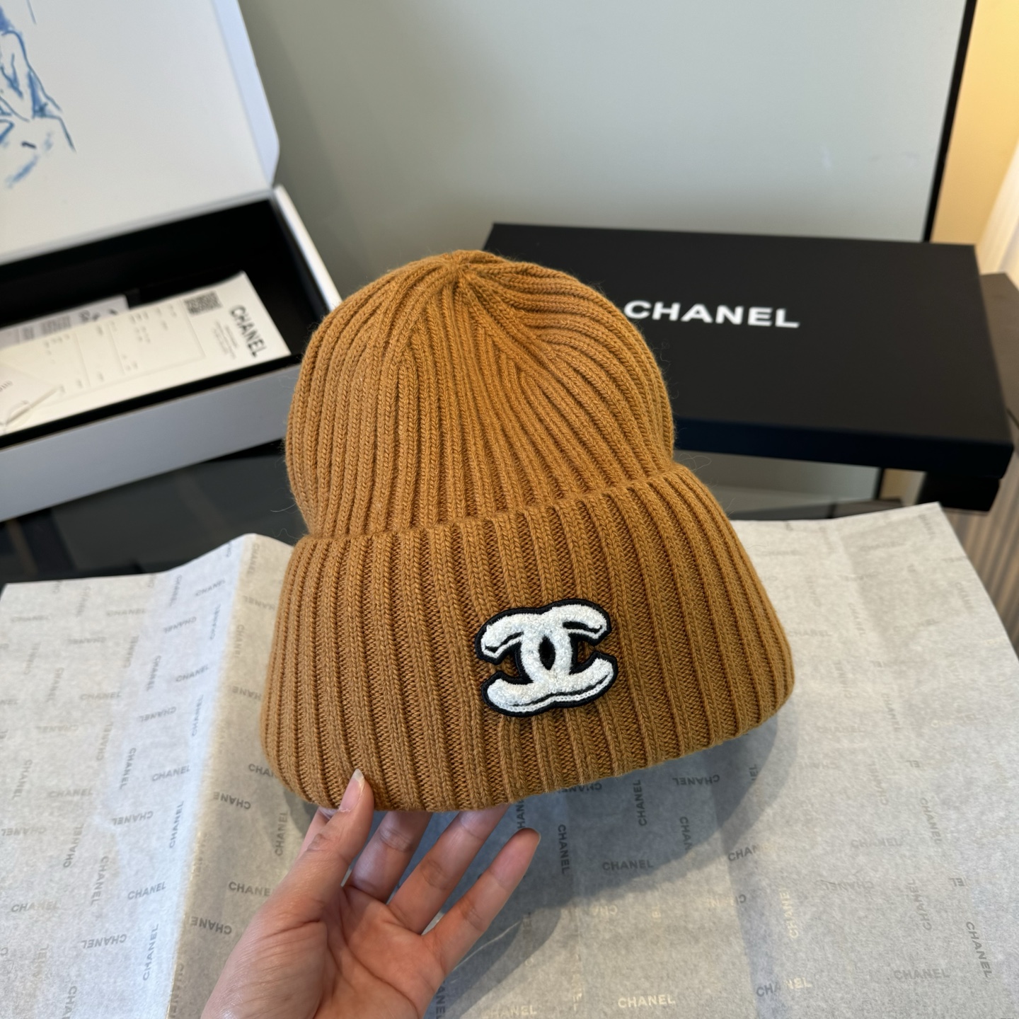 Chanel原單等級圍巾手套帽三件組 焦糖色冬季復古時尚款|超A仿原單精品圖片 10 Chanel原單等級圍巾手套帽三件組 焦糖色冬季復古時尚款|歐美奢侈品精品推薦