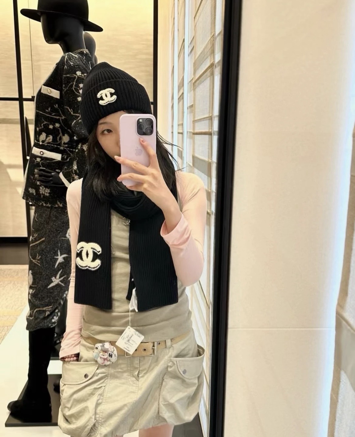 Chanel高仿針織三件組 黑色圍巾帽手套 經典雙C標完美還原|超A仿原單精品圖片 6 Chanel高仿針織三件組 黑色圍巾帽手套 經典雙C標完美還原|歐美奢侈品精品推薦