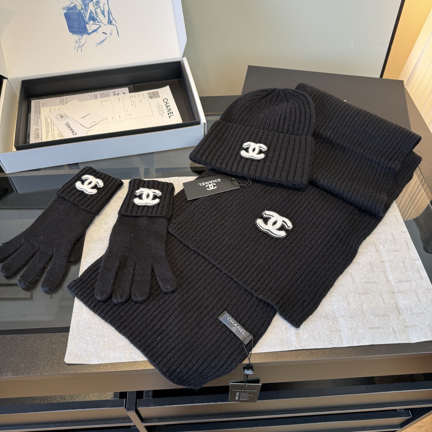 Chanel高仿針織三件組 黑色圍巾帽手套 經典雙C標完美還原