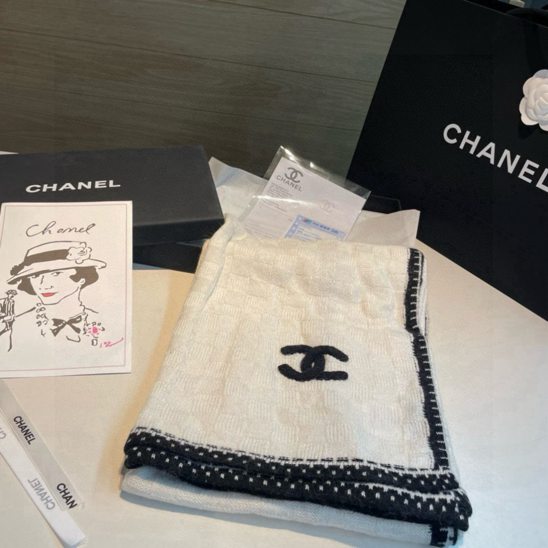 Chanel精品仿製圍巾 女款奶油白格紋邊飾設計 羊毛觸感保暖|超A仿原單精品圖片 14 Chanel精品仿製圍巾 女款奶油白格紋邊飾設計 羊毛觸感保暖|歐美奢侈品精品推薦