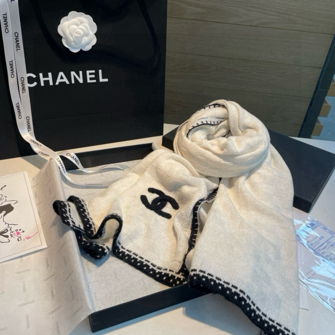 Chanel精品仿製圍巾 女款奶油白格紋邊飾設計 羊毛觸感保暖|超A仿原單精品圖片 9 Chanel精品仿製圍巾 女款奶油白格紋邊飾設計 羊毛觸感保暖|歐美奢侈品精品推薦