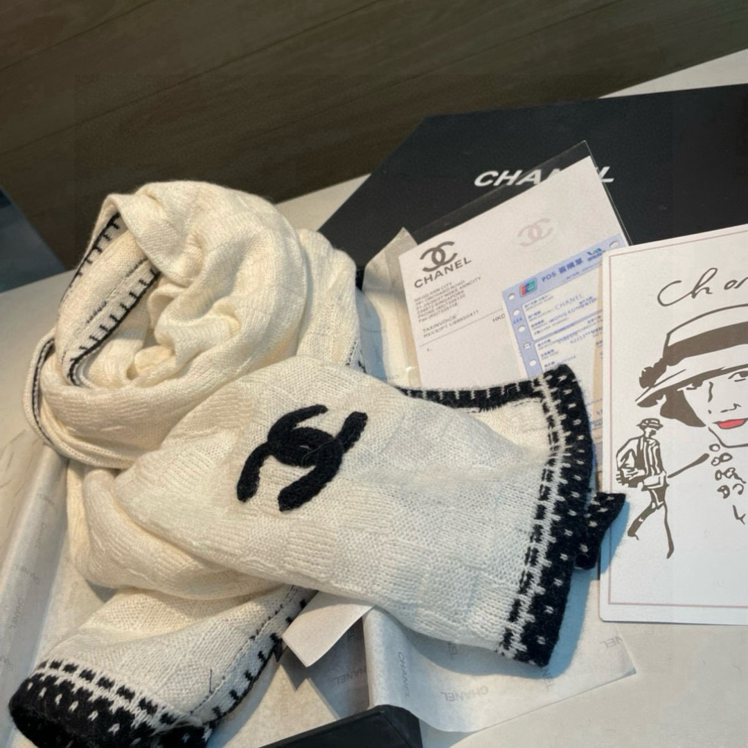 Chanel精品仿製圍巾 女款奶油白格紋邊飾設計 羊毛觸感保暖|超A仿原單精品圖片 8 Chanel精品仿製圍巾 女款奶油白格紋邊飾設計 羊毛觸感保暖|歐美奢侈品精品推薦