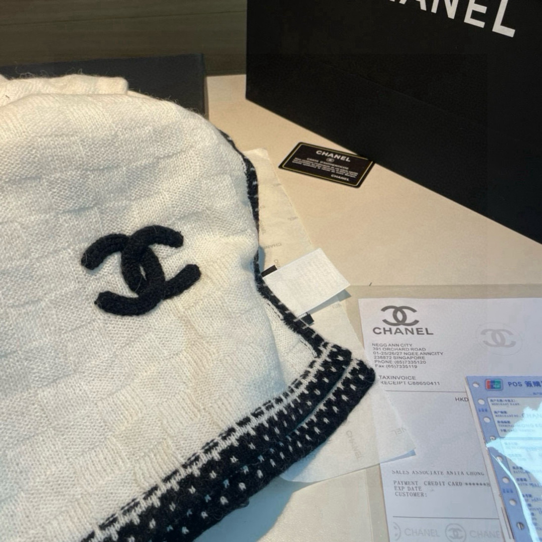 Chanel精品仿製圍巾 女款奶油白格紋邊飾設計 羊毛觸感保暖|超A仿原單精品圖片 7 Chanel精品仿製圍巾 女款奶油白格紋邊飾設計 羊毛觸感保暖|歐美奢侈品精品推薦