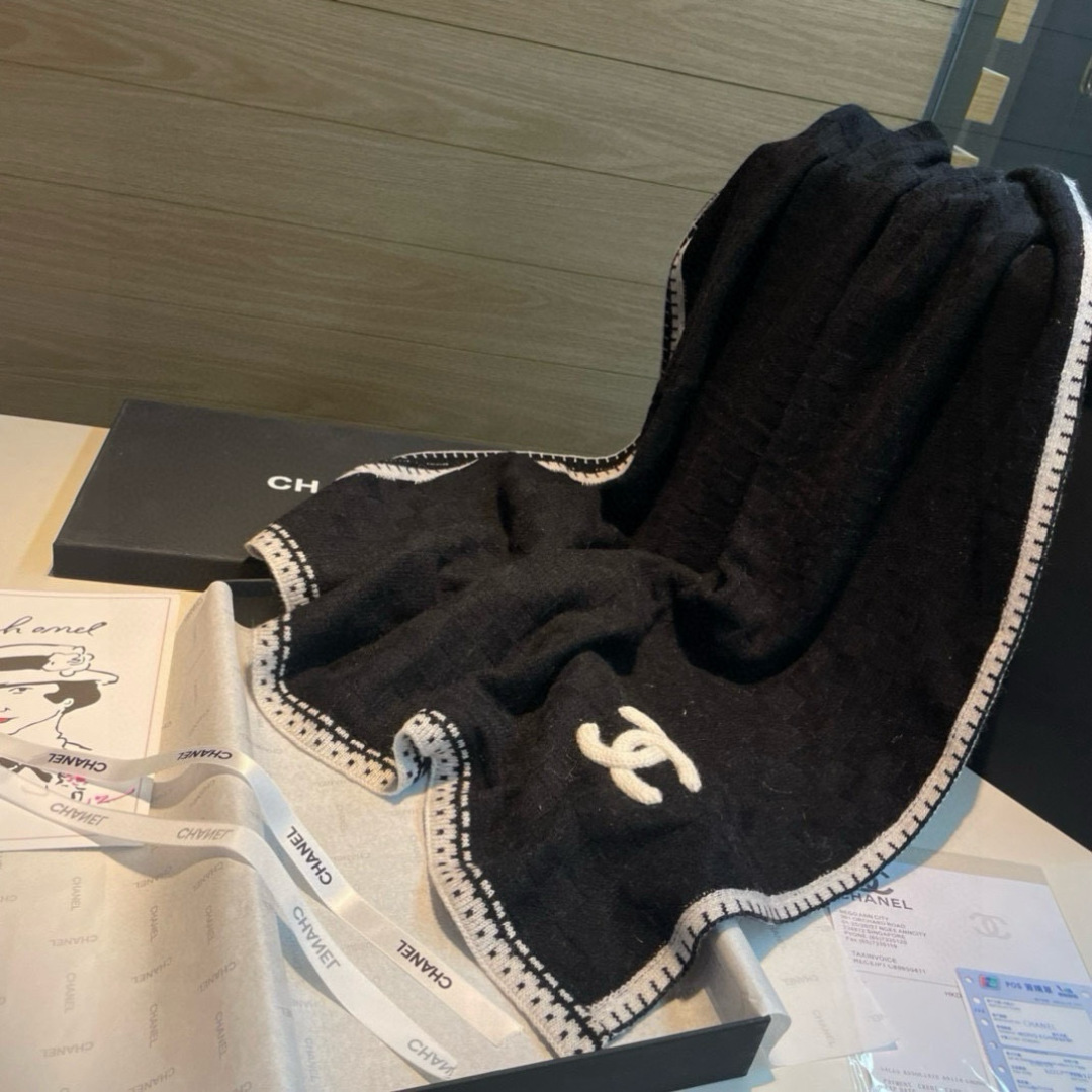 Chanel A貨黑色格紋羊毛圍巾 女士典雅款 百搭設計|超A仿原單精品圖片 10 Chanel A貨黑色格紋羊毛圍巾 女士典雅款 百搭設計|歐美奢侈品精品推薦