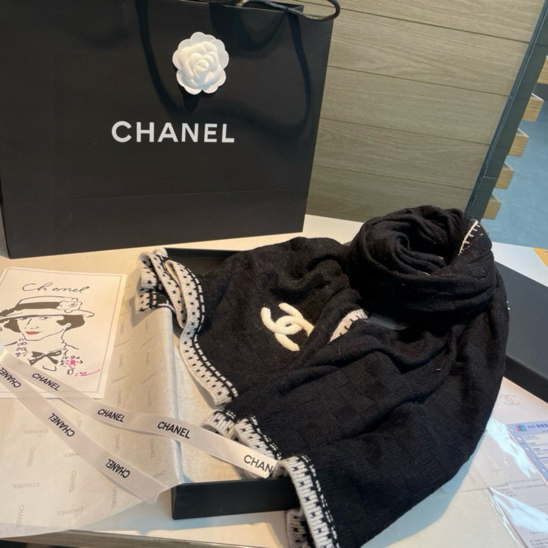 Chanel A貨黑色格紋羊毛圍巾 女士典雅款 百搭設計|超A仿原單精品圖片 8 Chanel A貨黑色格紋羊毛圍巾 女士典雅款 百搭設計|歐美奢侈品精品推薦