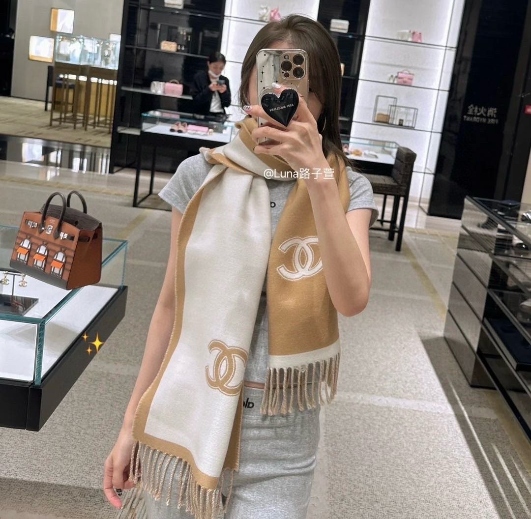Chanel高仿流蘇圍巾 焦糖色撞白邊 羊毛質感冬季百搭款｜歐美奢侈品精品推薦