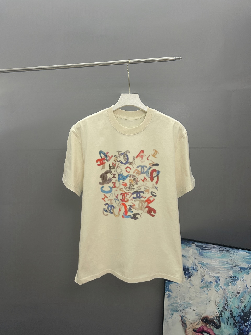 Chanel 高仿男女款奶油色塗鴉T恤 街頭風格潮流必備單品