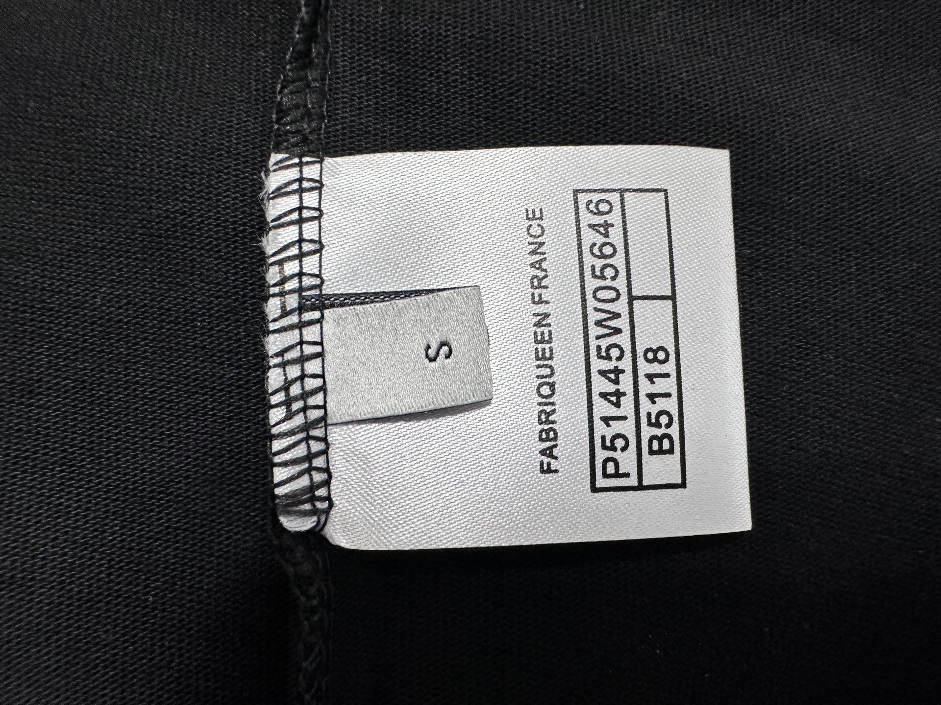 Chanel 高仿男款黑色素面T恤 領口品牌字樣刺繡百搭通勤款| 7 Chanel 高仿男款黑色素面T恤 領口品牌字樣刺繡百搭通勤款