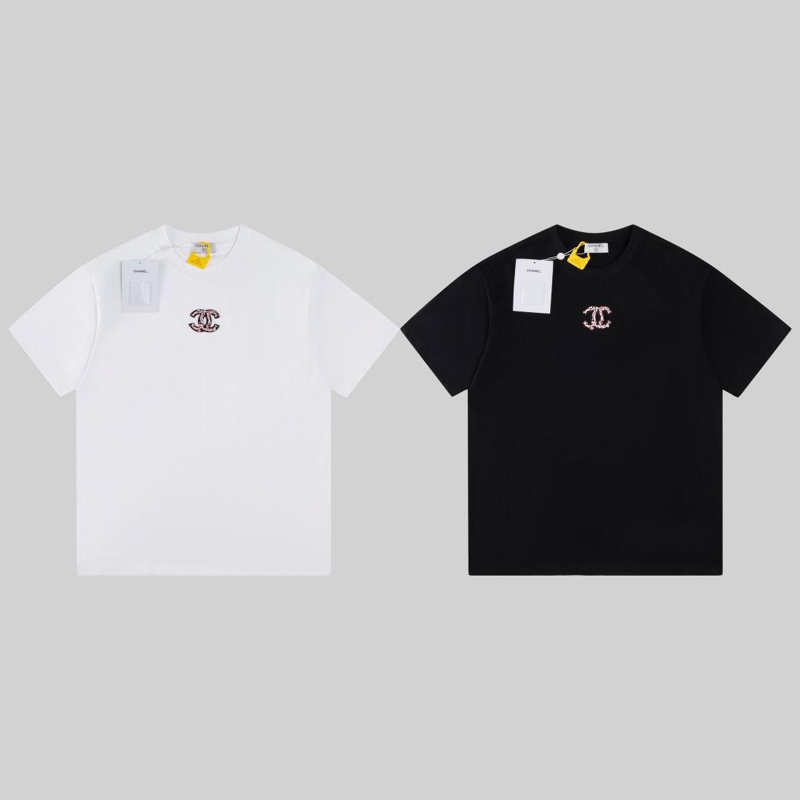 Chanel 高仿男女款白色雙C刺繡T恤 簡約設計精品實穿單品| 7 Chanel 高仿男女款白色雙C刺繡T恤 簡約設計精品實穿單品