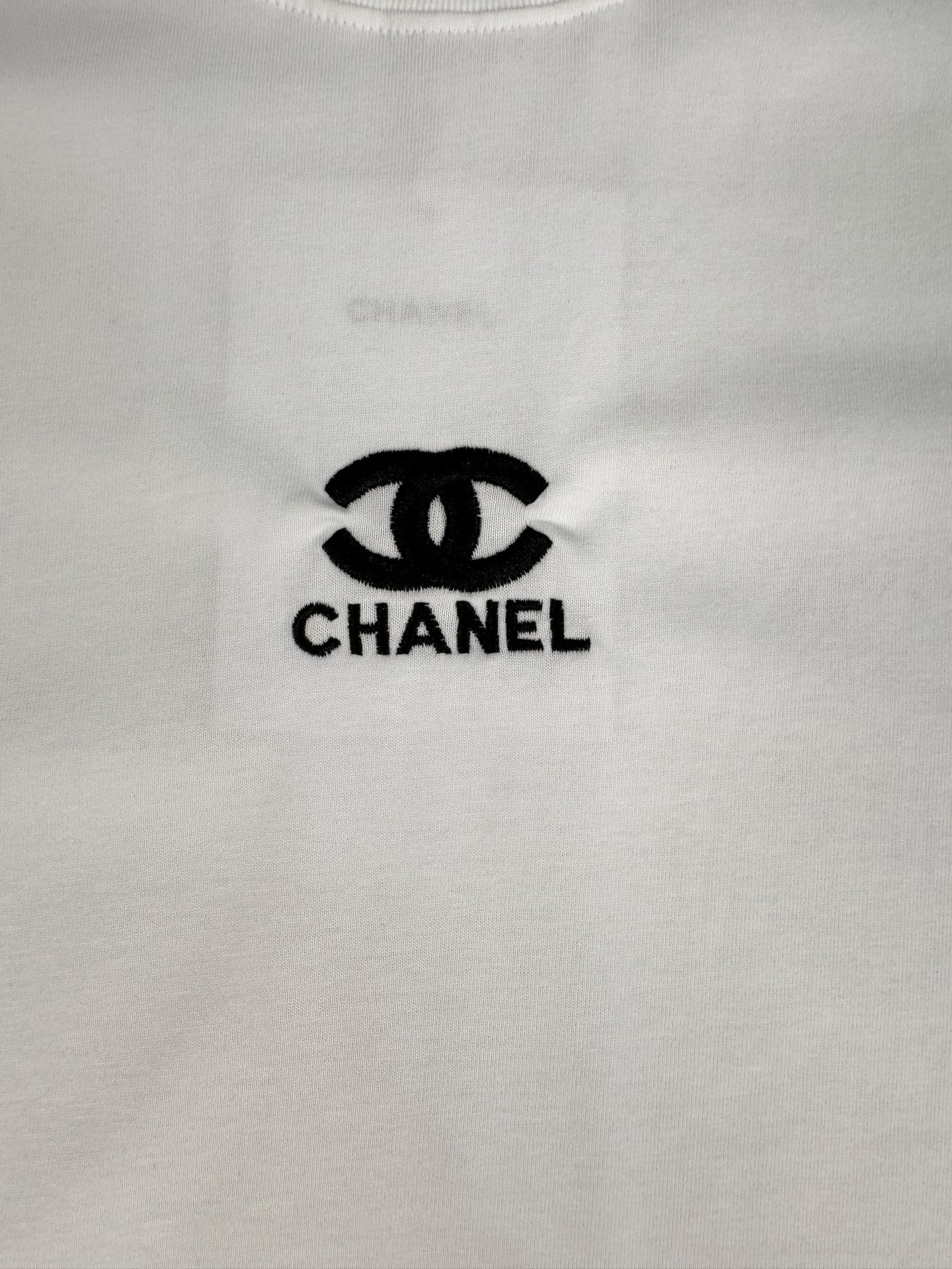 Chanel 高仿男女款白色眼睛圖騰T恤 街頭圖像設計吸睛風格| 11 Chanel 高仿男女款白色眼睛圖騰T恤 街頭圖像設計吸睛風格