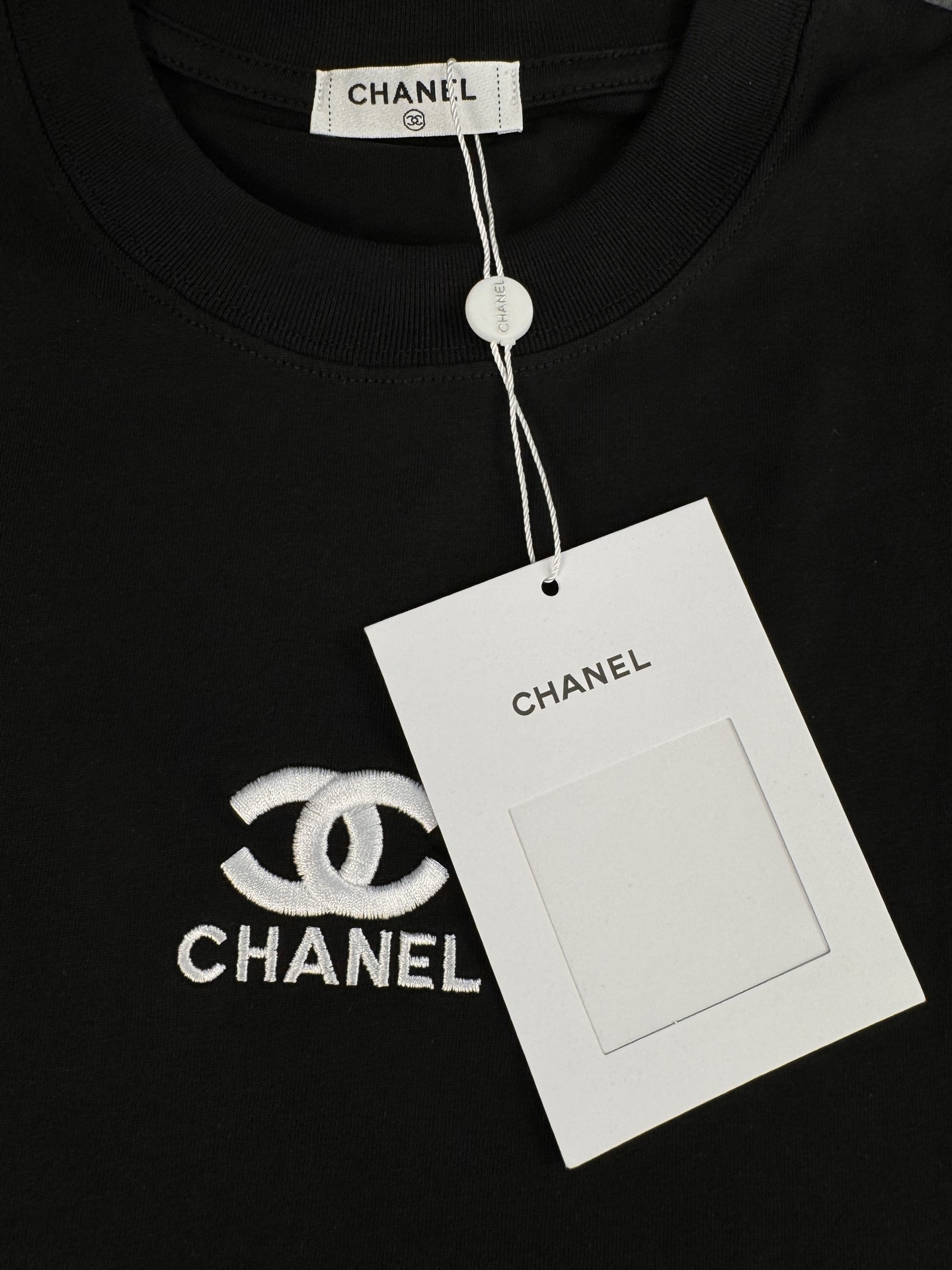 Chanel 高仿黑色短袖T恤 男款雙C刺繡設計 極簡潮流通勤百搭| 10 Chanel 高仿黑色短袖T恤 男款雙C刺繡設計 極簡潮流通勤百搭