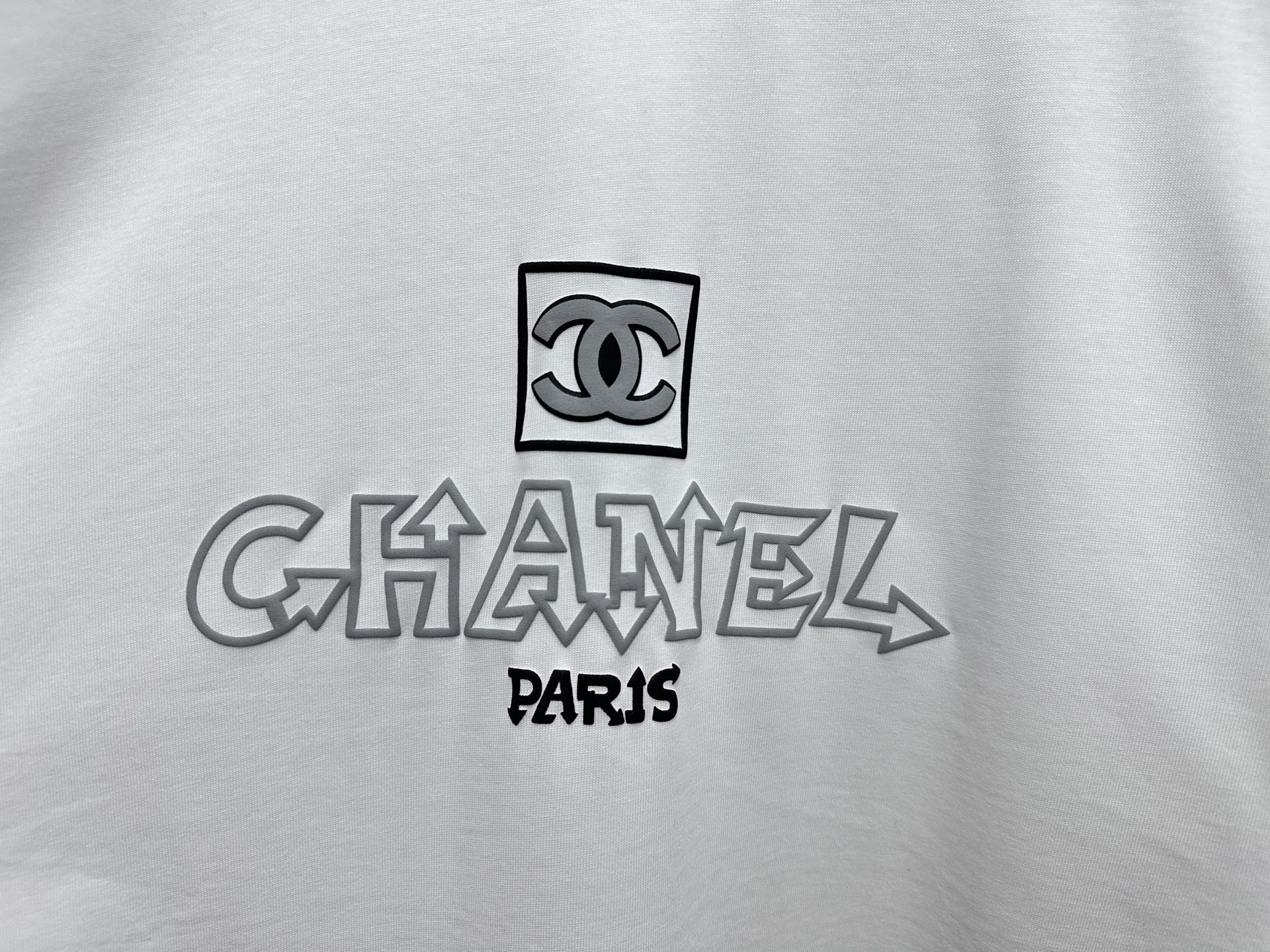Chanel 一比一男款白色卡通LOGO字母T恤 街頭感塗鴉設計款式| 9 Chanel 一比一男款白色卡通LOGO字母T恤 街頭感塗鴉設計款式