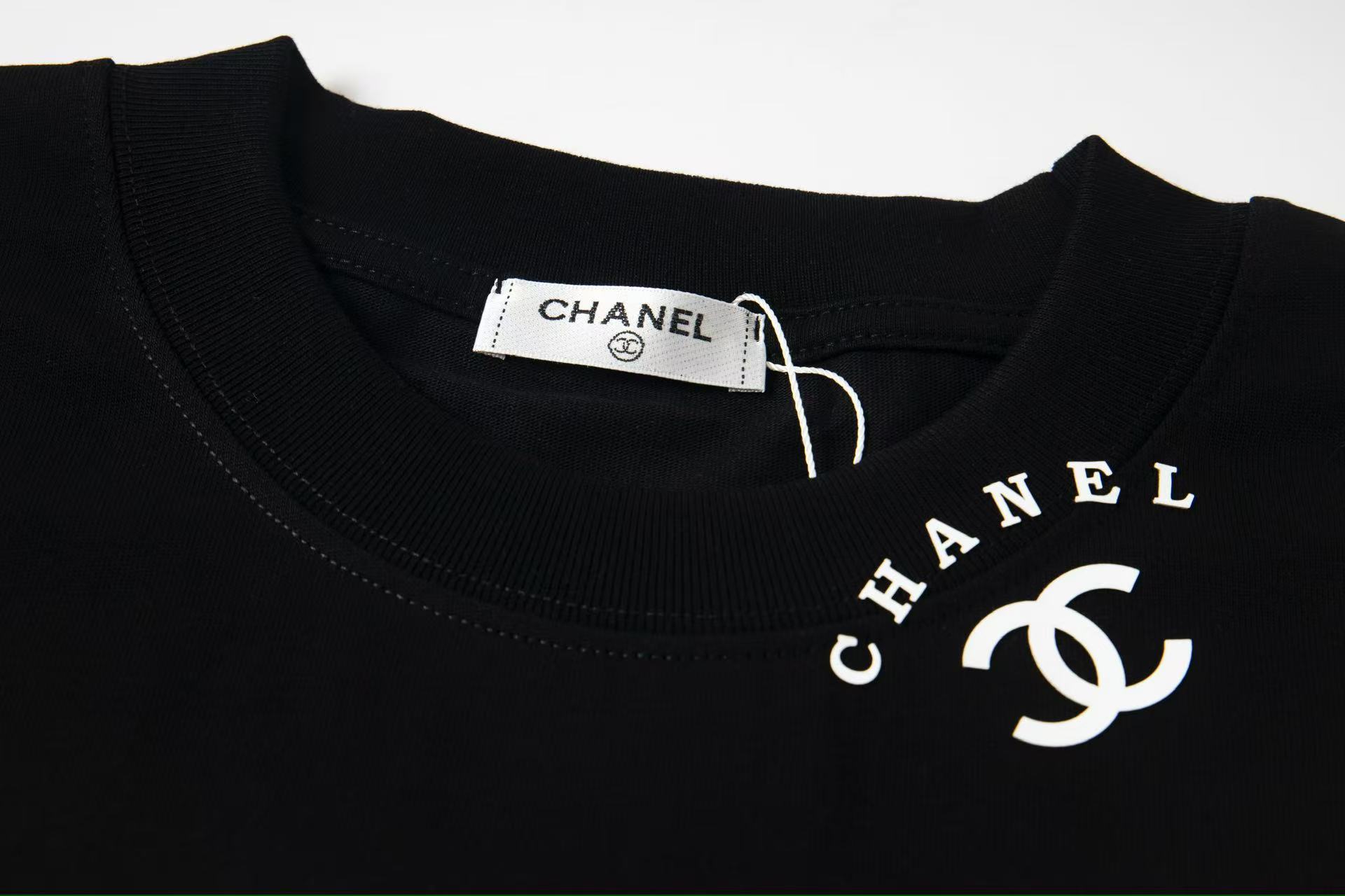 Chanel 一比一男款黑色刺繡LOGO T恤 領口設計極簡百搭款式| 12 Chanel 一比一男款黑色刺繡LOGO T恤 領口設計極簡百搭款式