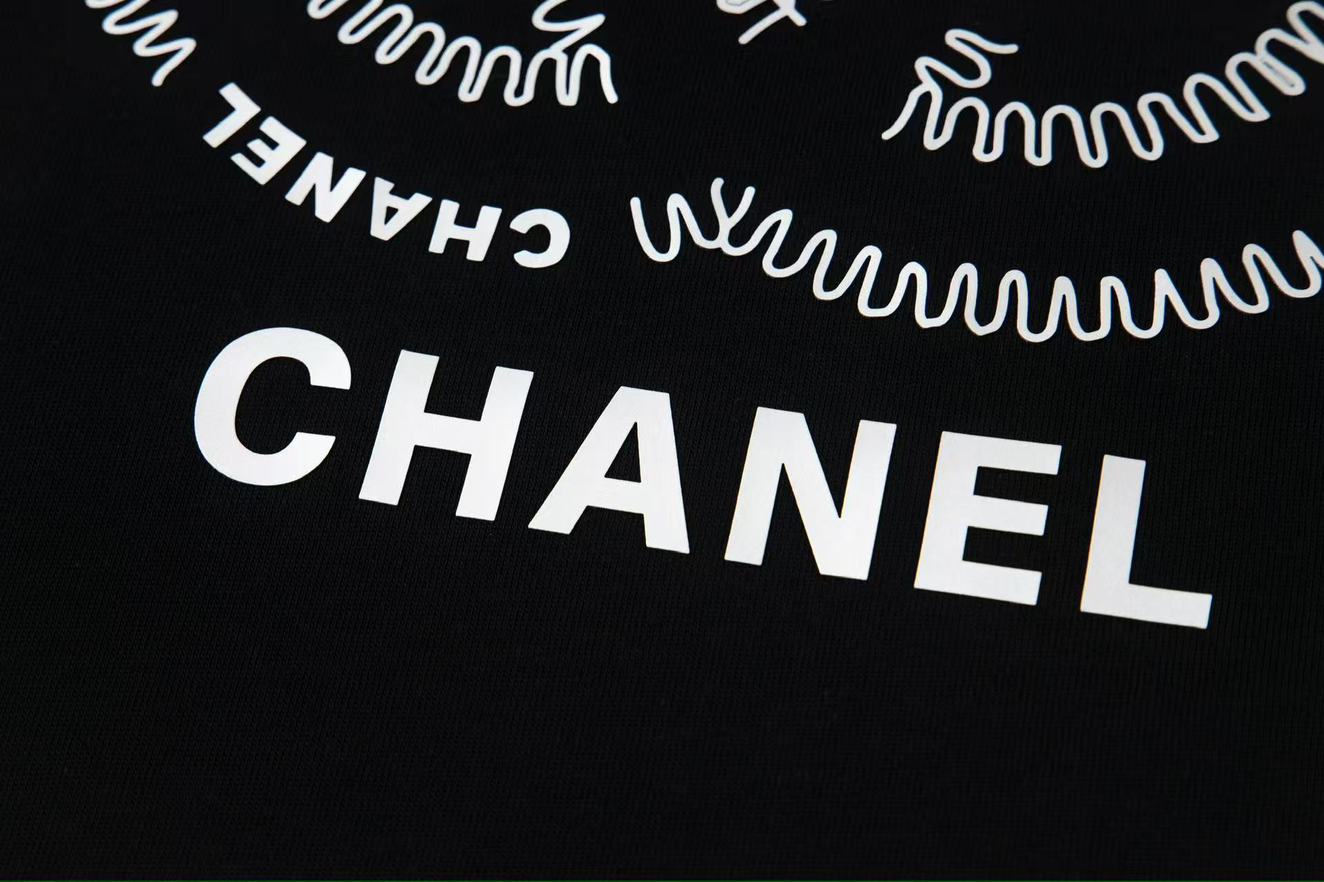 Chanel 原單男款黑色滿版字母雙C T恤 創意排版設計潮感十足| 11 Chanel 原單男款黑色滿版字母雙C T恤 創意排版設計潮感十足