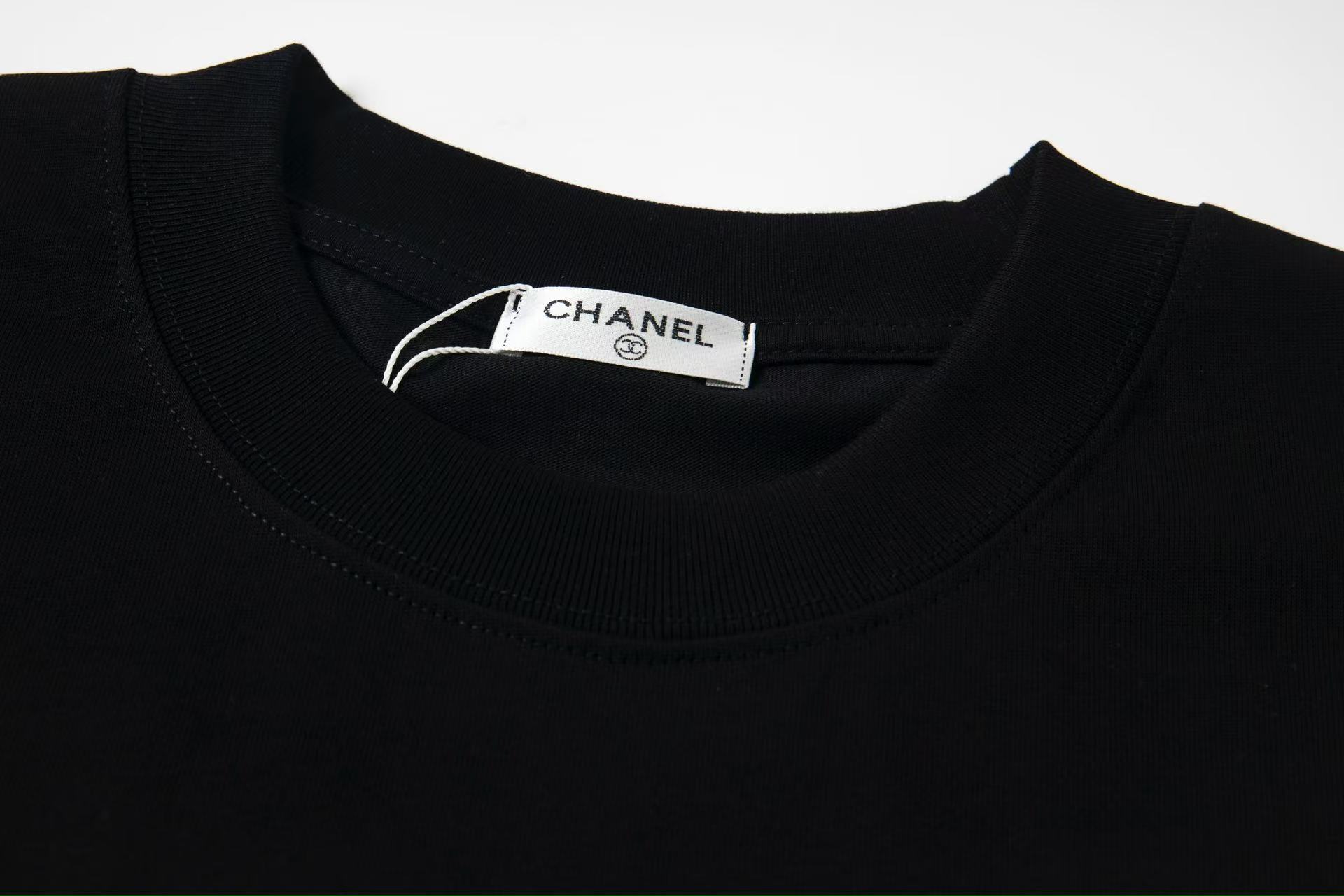 Chanel 原單男款黑色滿版字母雙C T恤 創意排版設計潮感十足| 8 Chanel 原單男款黑色滿版字母雙C T恤 創意排版設計潮感十足