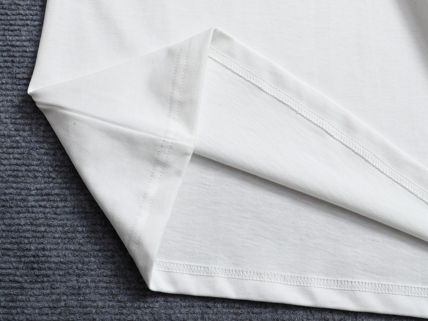 Chanel 高仿女款短袖T恤 雲朵LOGO設計 簡約時尚百搭風格｜歐美奢侈品精品推薦