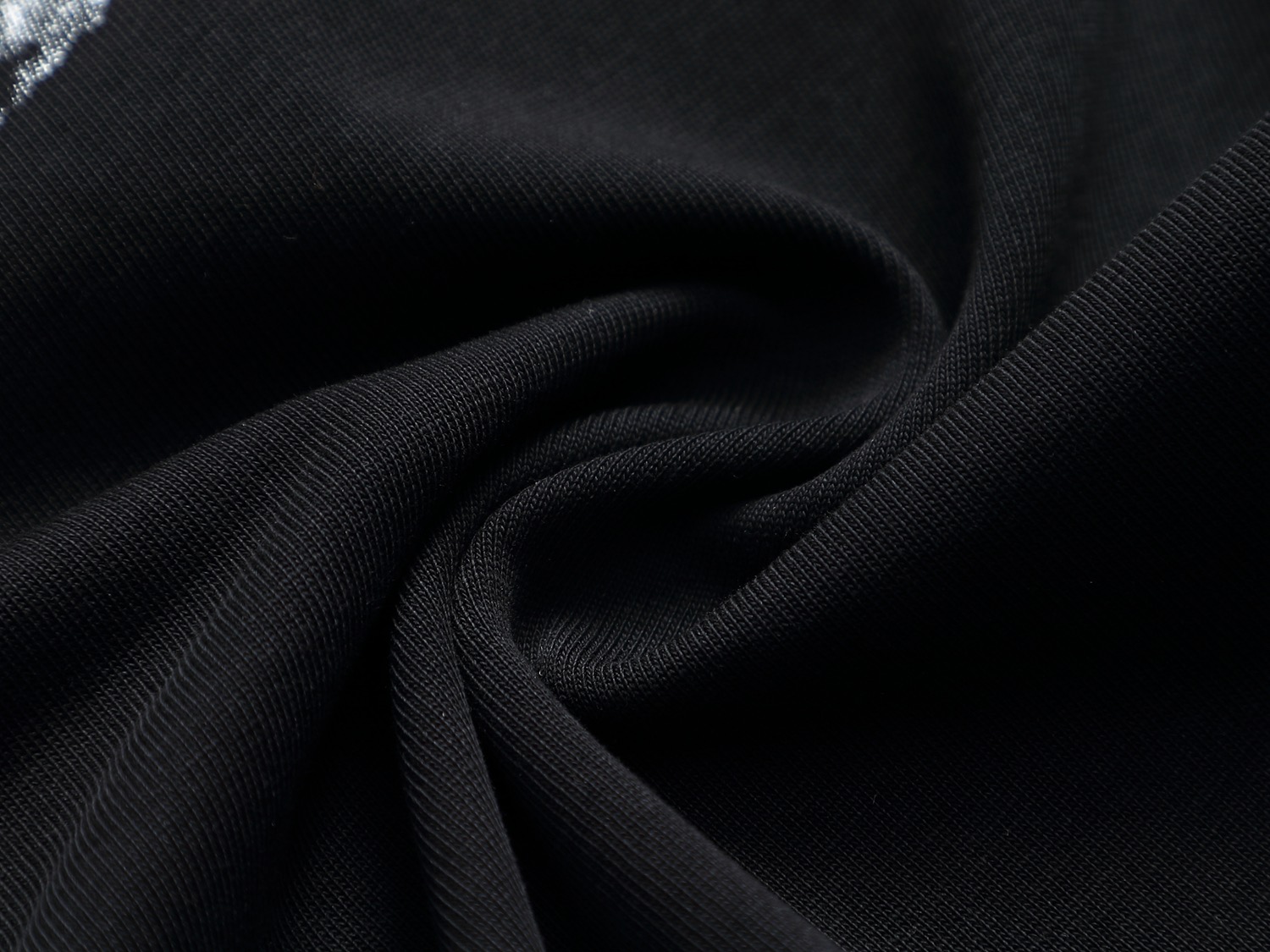 Chanel 高仿短袖T恤女款 經典黑雲朵刺繡設計 低調奢華質感｜歐美奢侈品精品推薦