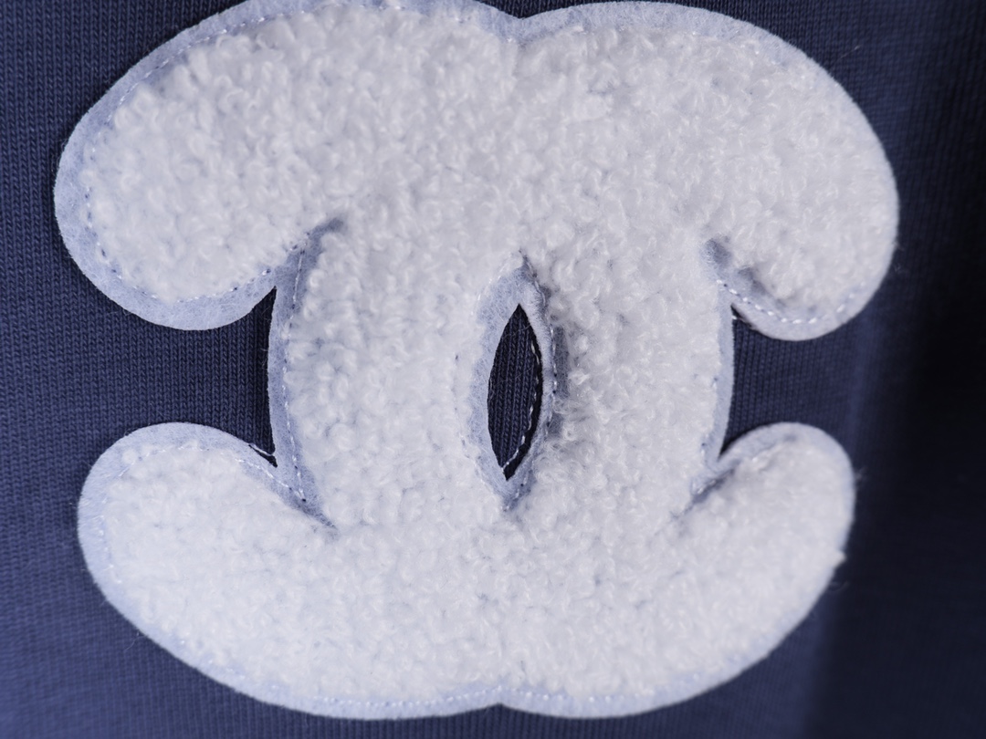 Chanel 高仿短袖T恤男女款共穿款 經典雙C圖樣 夏日清爽風格｜歐美奢侈品精品推薦