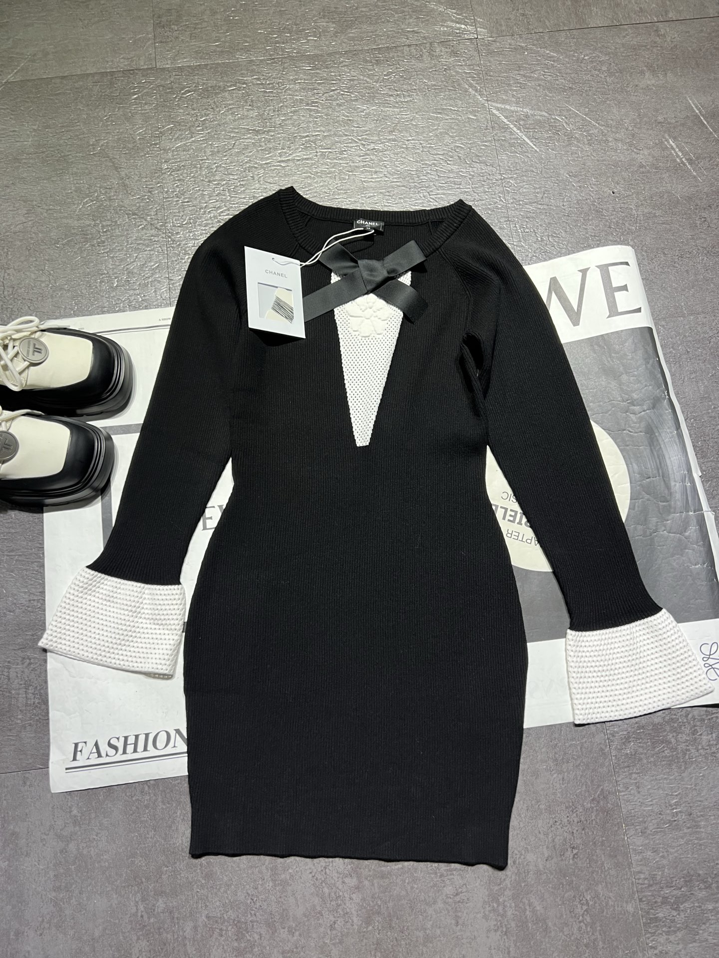 Chanel 原單女款針織連身裙 優雅V領拼接袖 精緻法式風格
