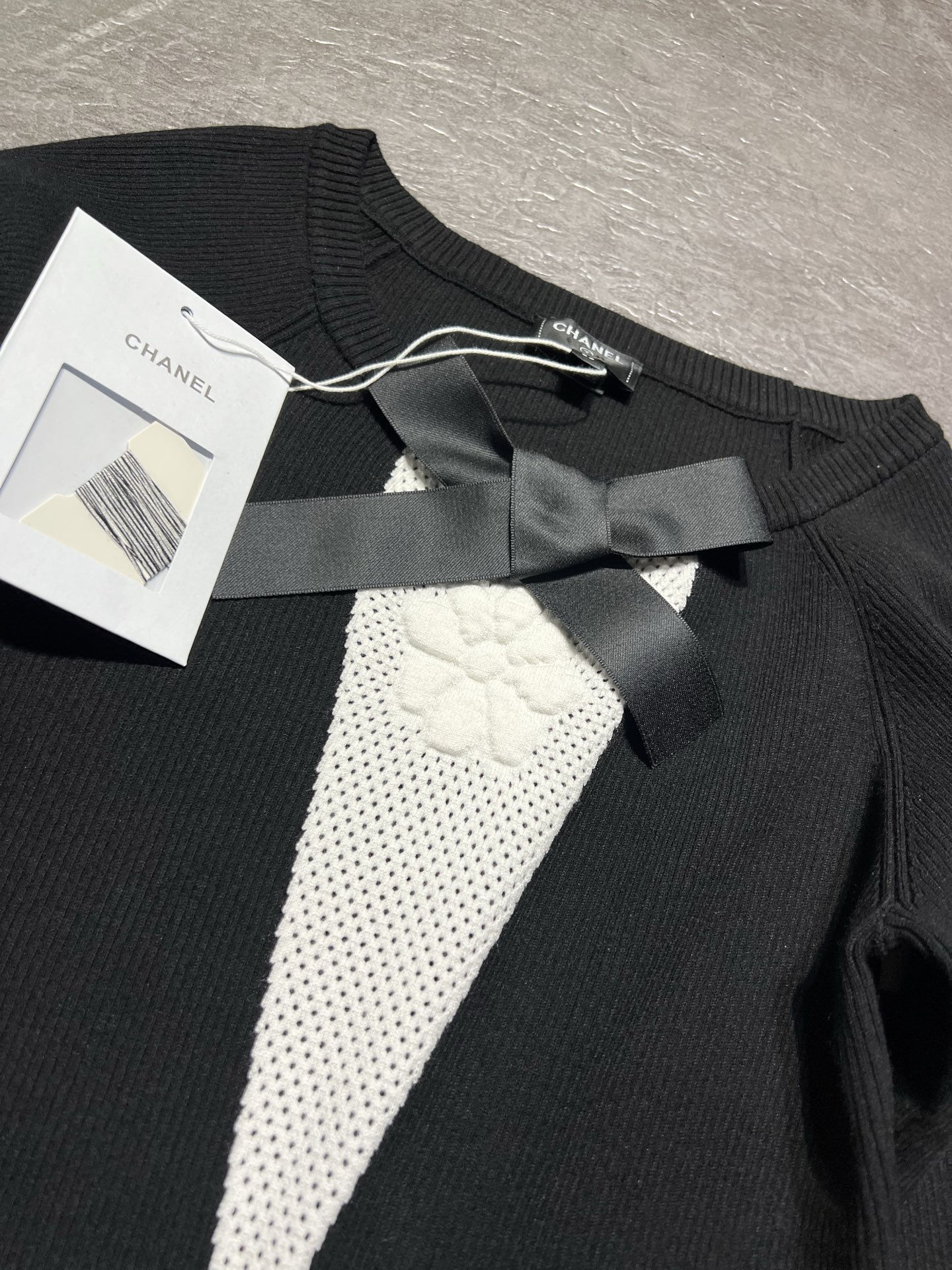Chanel 原單女款針織連身裙 優雅V領拼接袖 精緻法式風格｜歐美奢侈品精品推薦