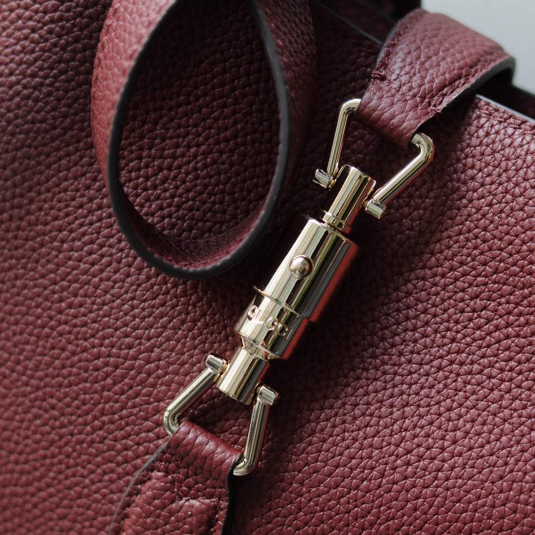 Gucci高仿Jackie 1961酒紅色肩背包 荔枝紋粒面皮革女用款|超A仿原單精品圖片 14 Gucci高仿Jackie 1961酒紅色肩背包 荔枝紋粒面皮革女用款|歐美奢侈品精品推薦