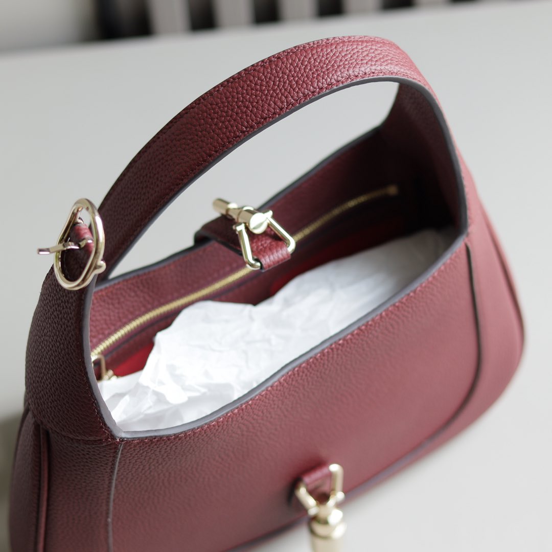 Gucci高仿Jackie 1961酒紅色肩背包 荔枝紋粒面皮革女用款|超A仿原單精品圖片 11 Gucci高仿Jackie 1961酒紅色肩背包 荔枝紋粒面皮革女用款|歐美奢侈品精品推薦
