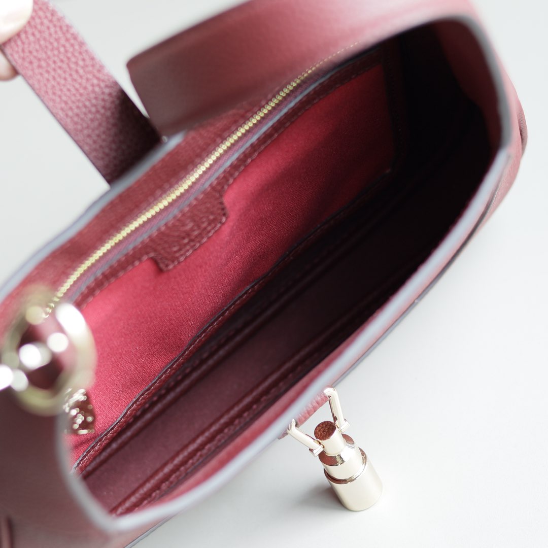 Gucci高仿Jackie 1961酒紅色肩背包 荔枝紋粒面皮革女用款|超A仿原單精品圖片 9 Gucci高仿Jackie 1961酒紅色肩背包 荔枝紋粒面皮革女用款|歐美奢侈品精品推薦