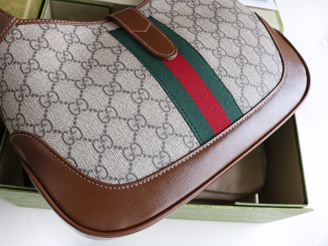 Gucci原單Jackie 1961 GG老花拼皮包款 經典帆布與棕皮結合設計|超A仿原單精品圖片 10 Gucci原單Jackie 1961 GG老花拼皮包款 經典帆布與棕皮結合設計|歐美奢侈品精品推薦