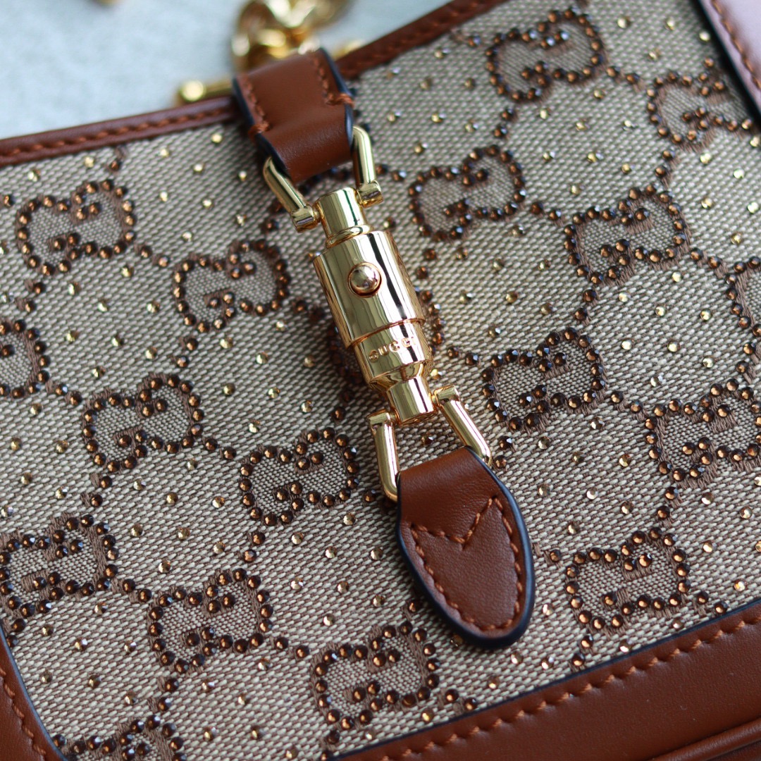 Gucci高仿Jackie 1961亮絲老花包 女用棕皮搭配閃線設計亮眼款|超A仿原單精品圖片 14 Gucci高仿Jackie 1961亮絲老花包 女用棕皮搭配閃線設計亮眼款|歐美奢侈品精品推薦