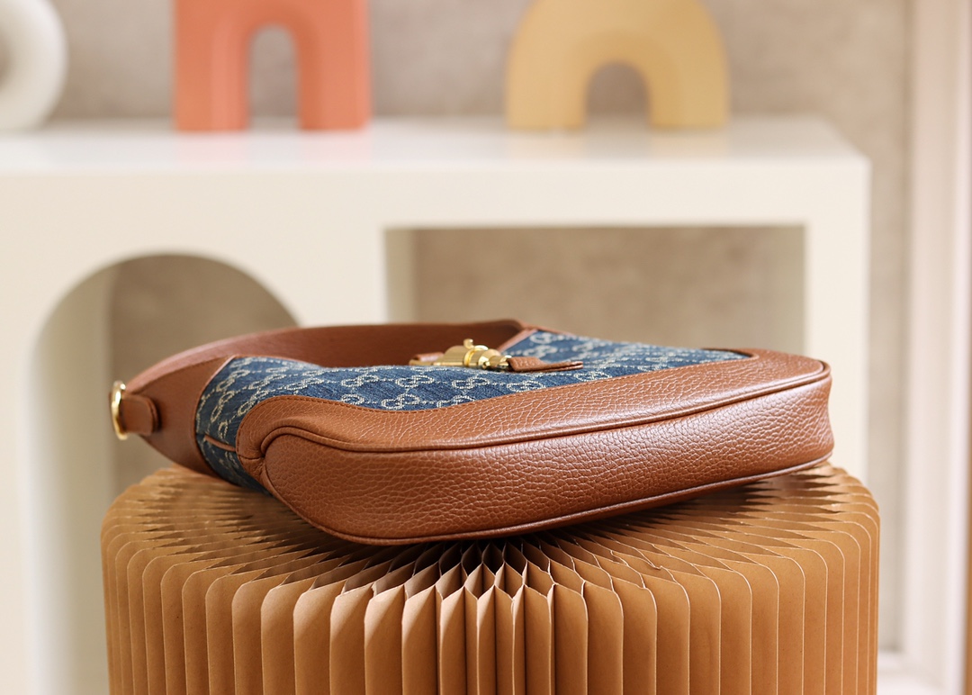 Gucci高仿Jackie 1961牛仔老花肩背包 中型款式焦糖皮拼接|超A仿原單精品圖片 9 Gucci高仿Jackie 1961牛仔老花肩背包 中型款式焦糖皮拼接|歐美奢侈品精品推薦