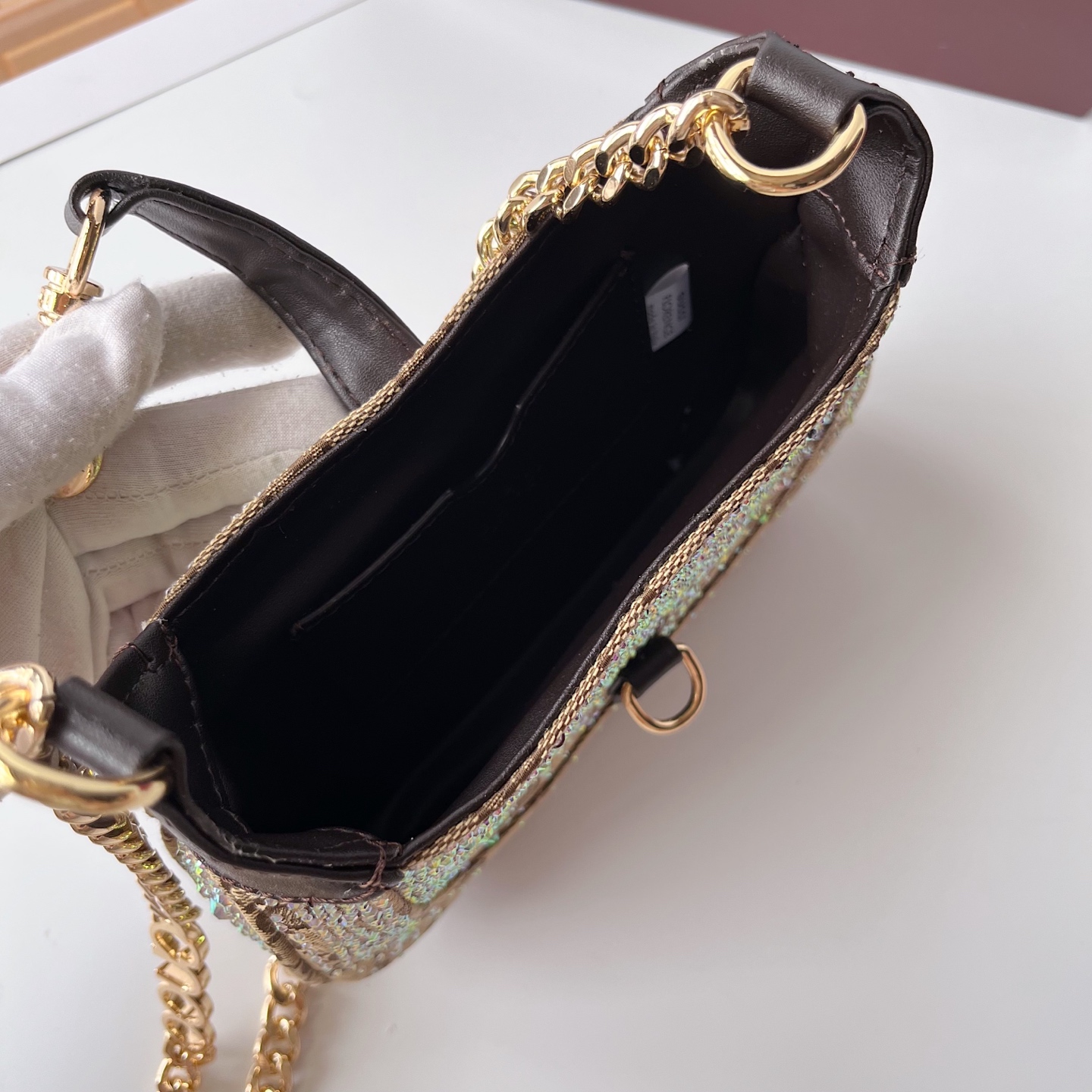 Gucci原單Jackie 1961亮鑽小包 GG老花拼黑皮金鍊肩背鏈包|超A仿原單精品圖片 7 Gucci原單Jackie 1961亮鑽小包 GG老花拼黑皮金鍊肩背鏈包|歐美奢侈品精品推薦
