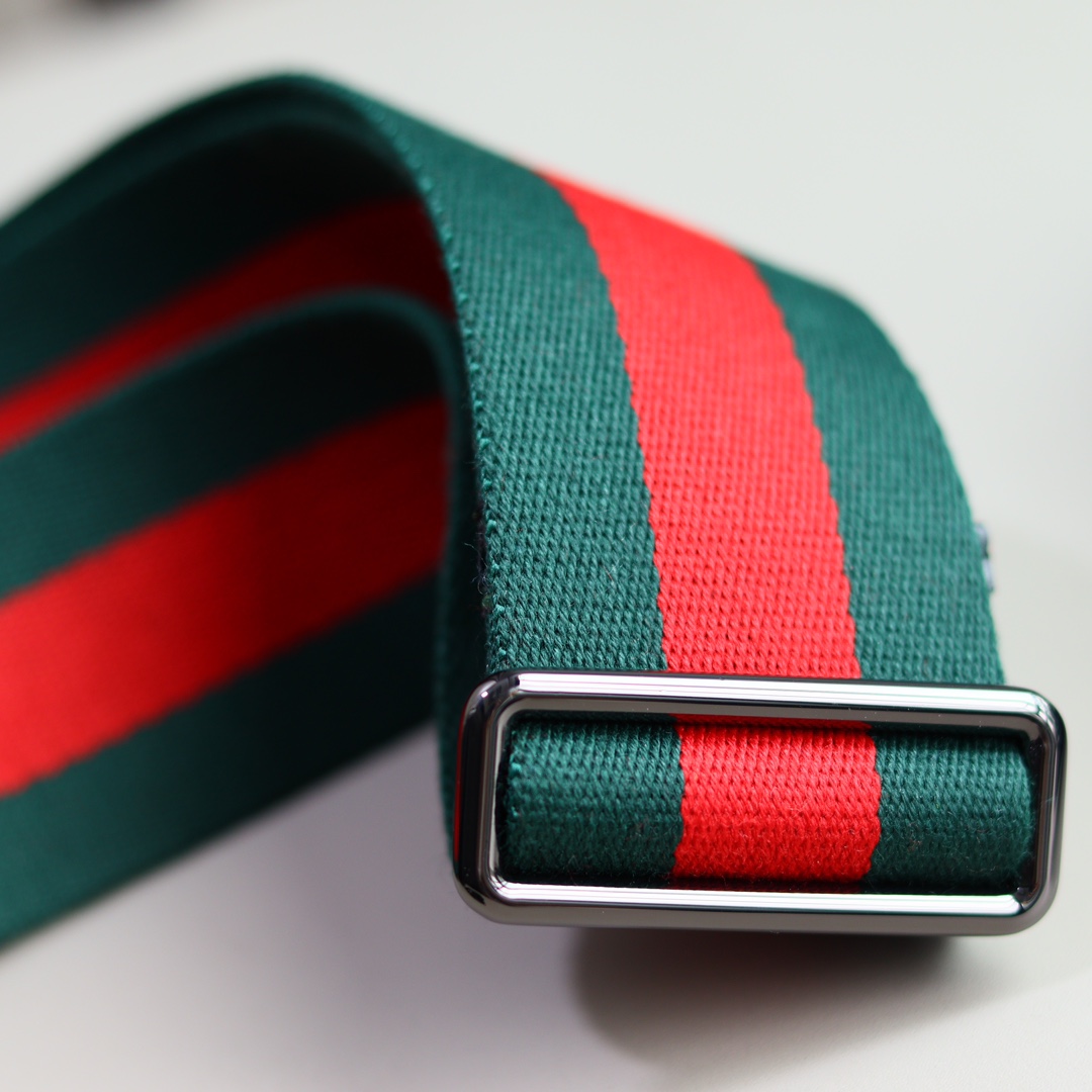 Gucci高仿Bamboo 1947中型肩背包 焦糖皮竹節手把模特演繹款|超A仿原單精品圖片 12 Gucci高仿Bamboo 1947中型肩背包 焦糖皮竹節手把模特演繹款|歐美奢侈品精品推薦