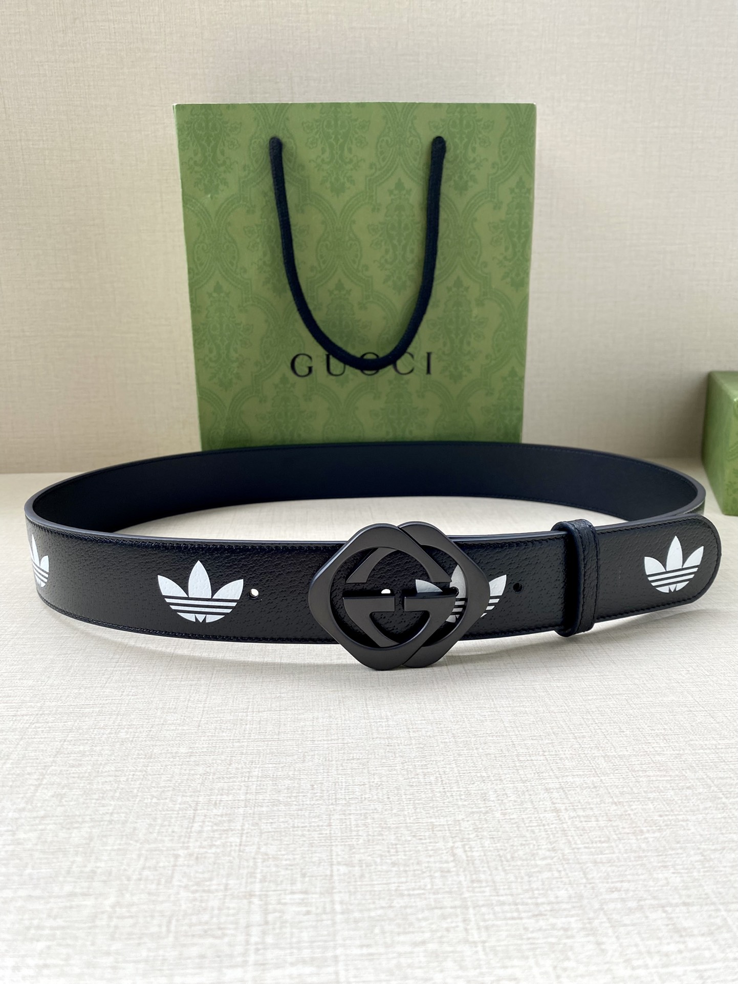 Gucci 精品仿製聯名黑色女皮帶 Adidas圖騰設計款｜歐美奢侈品精品推薦