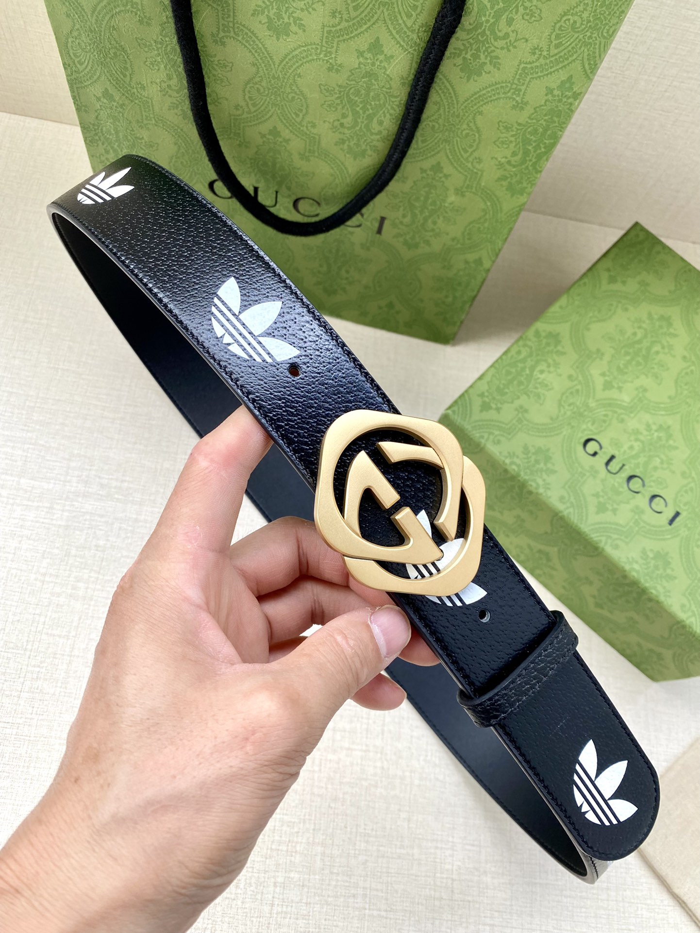 Gucci 精品仿製聯名黑色女皮帶 Adidas圖騰設計款｜歐美奢侈品精品推薦