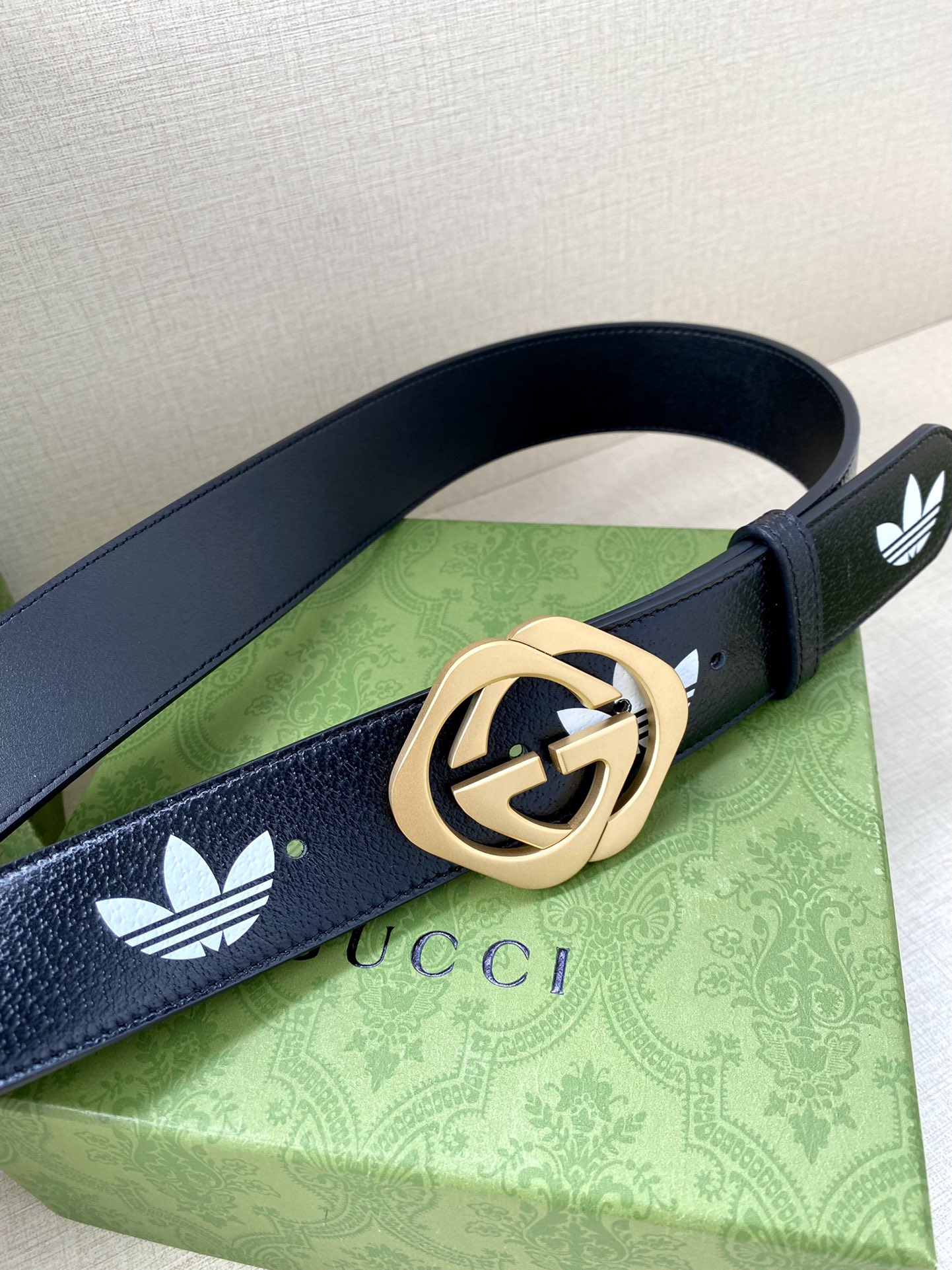 Gucci 精品仿製聯名黑色女皮帶 Adidas圖騰設計款｜歐美奢侈品精品推薦