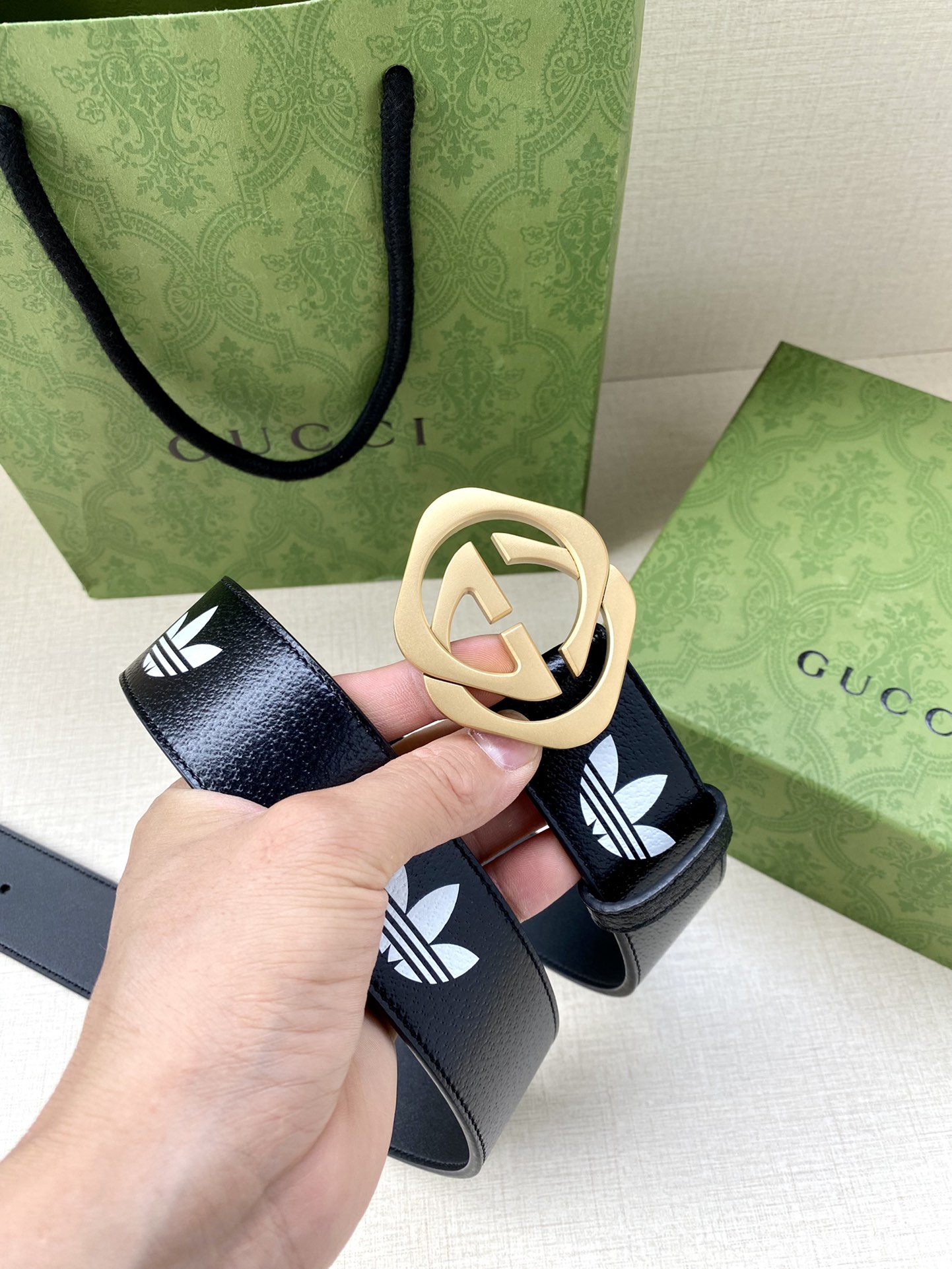 Gucci 精品仿製聯名黑色女皮帶 Adidas圖騰設計款｜歐美奢侈品精品推薦