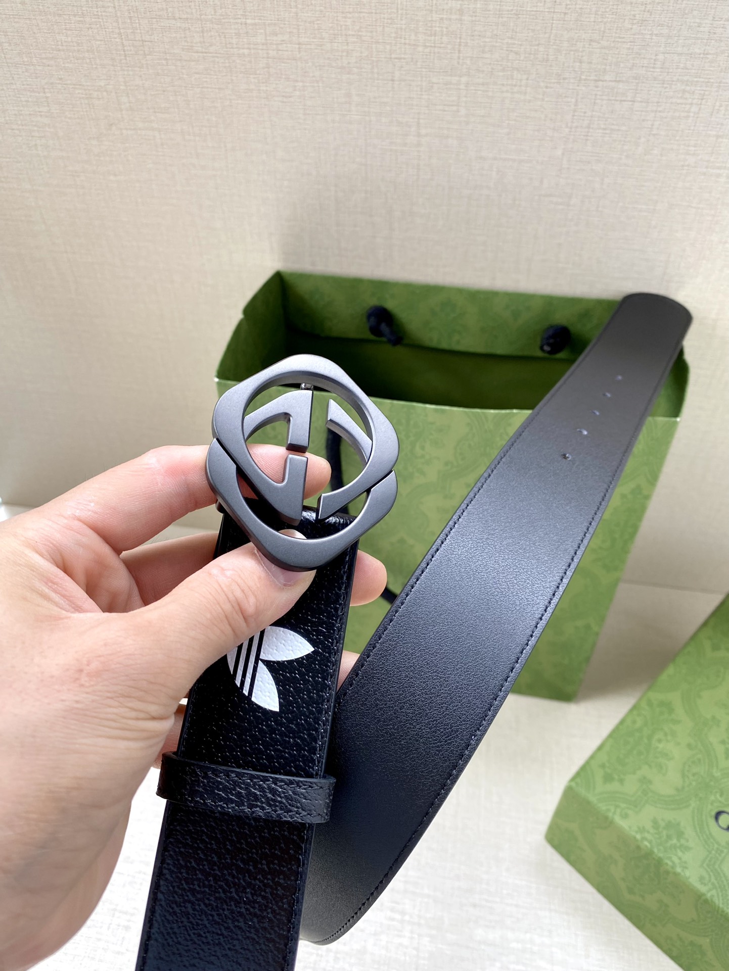 Gucci 精品仿製聯名黑色女皮帶 Adidas圖騰設計款｜歐美奢侈品精品推薦